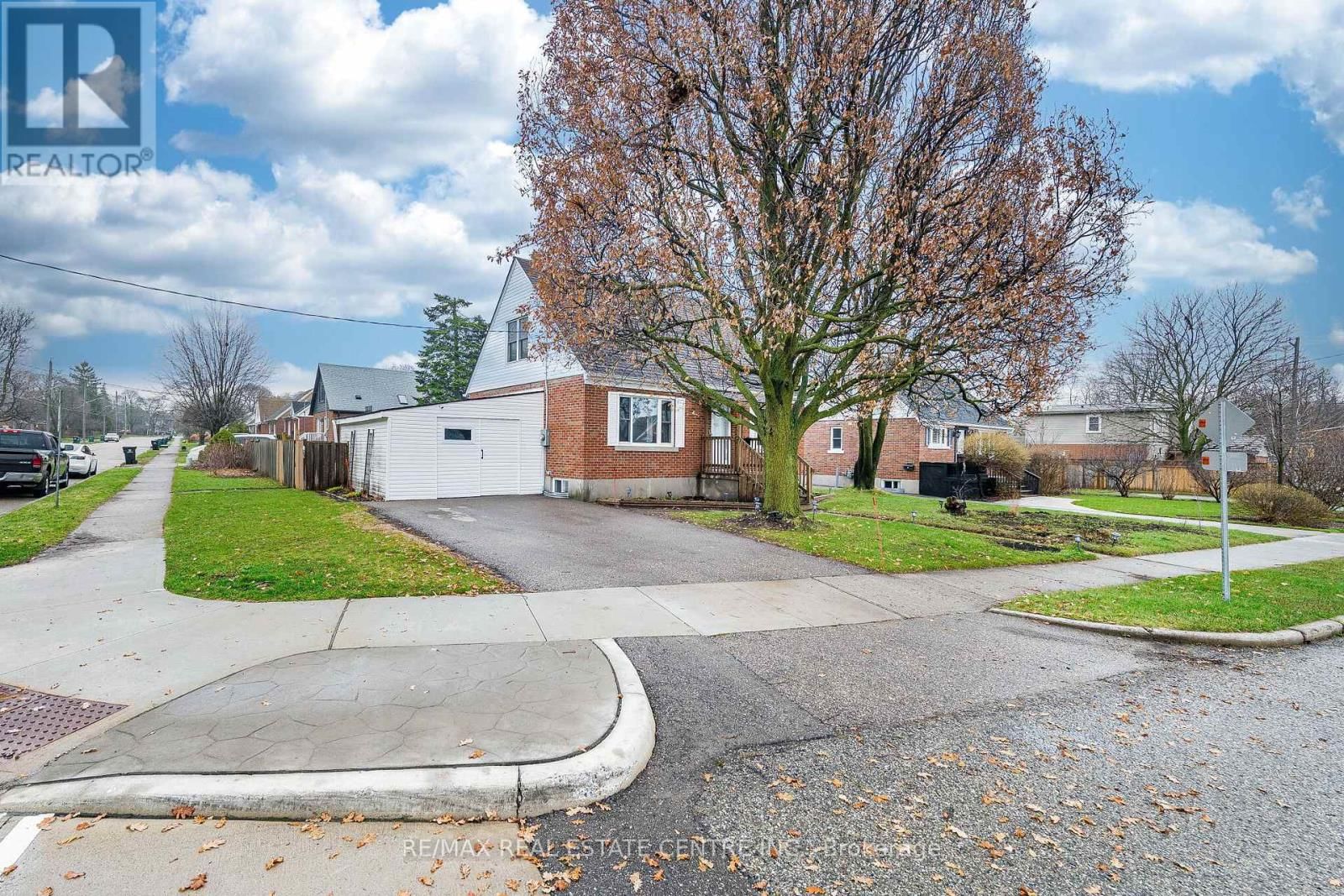 40 ELLIS CRESCENT NORTH Image 3