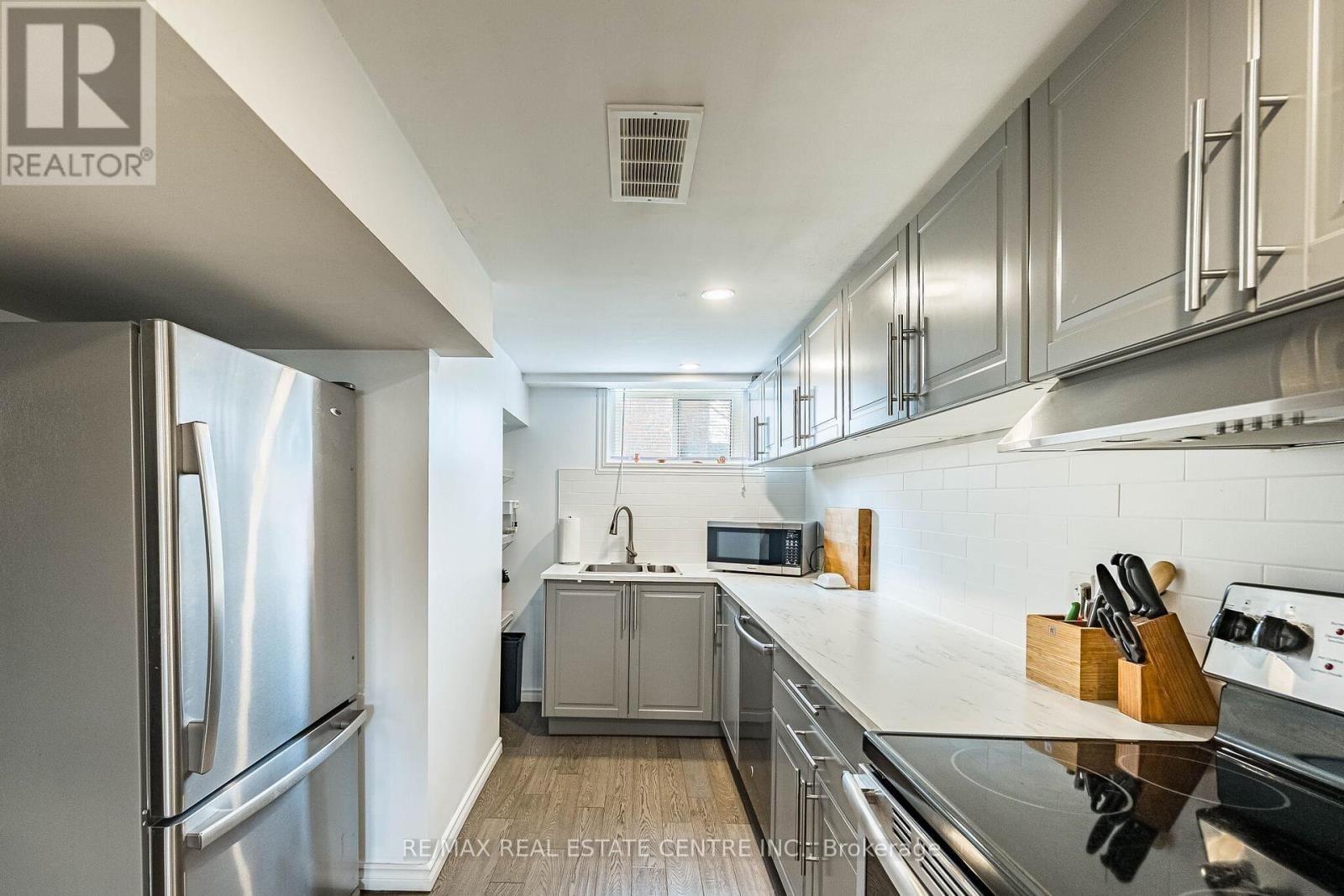 40 ELLIS CRESCENT NORTH Image 30