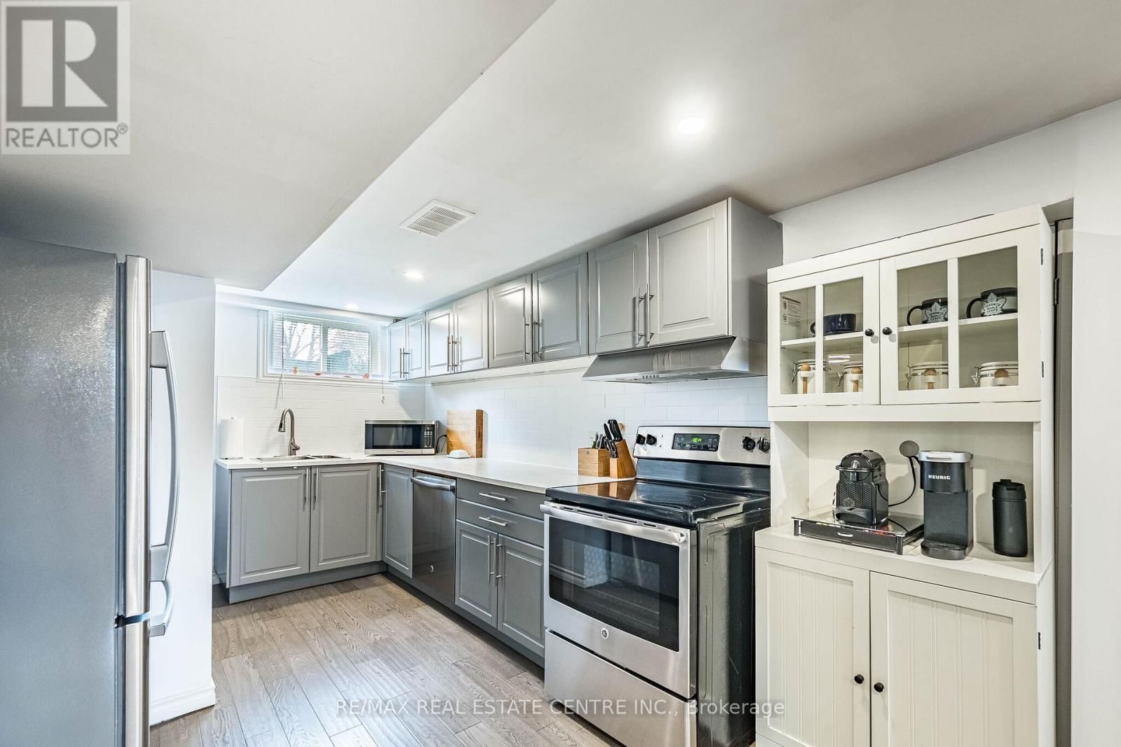 40 ELLIS CRESCENT NORTH Image 32