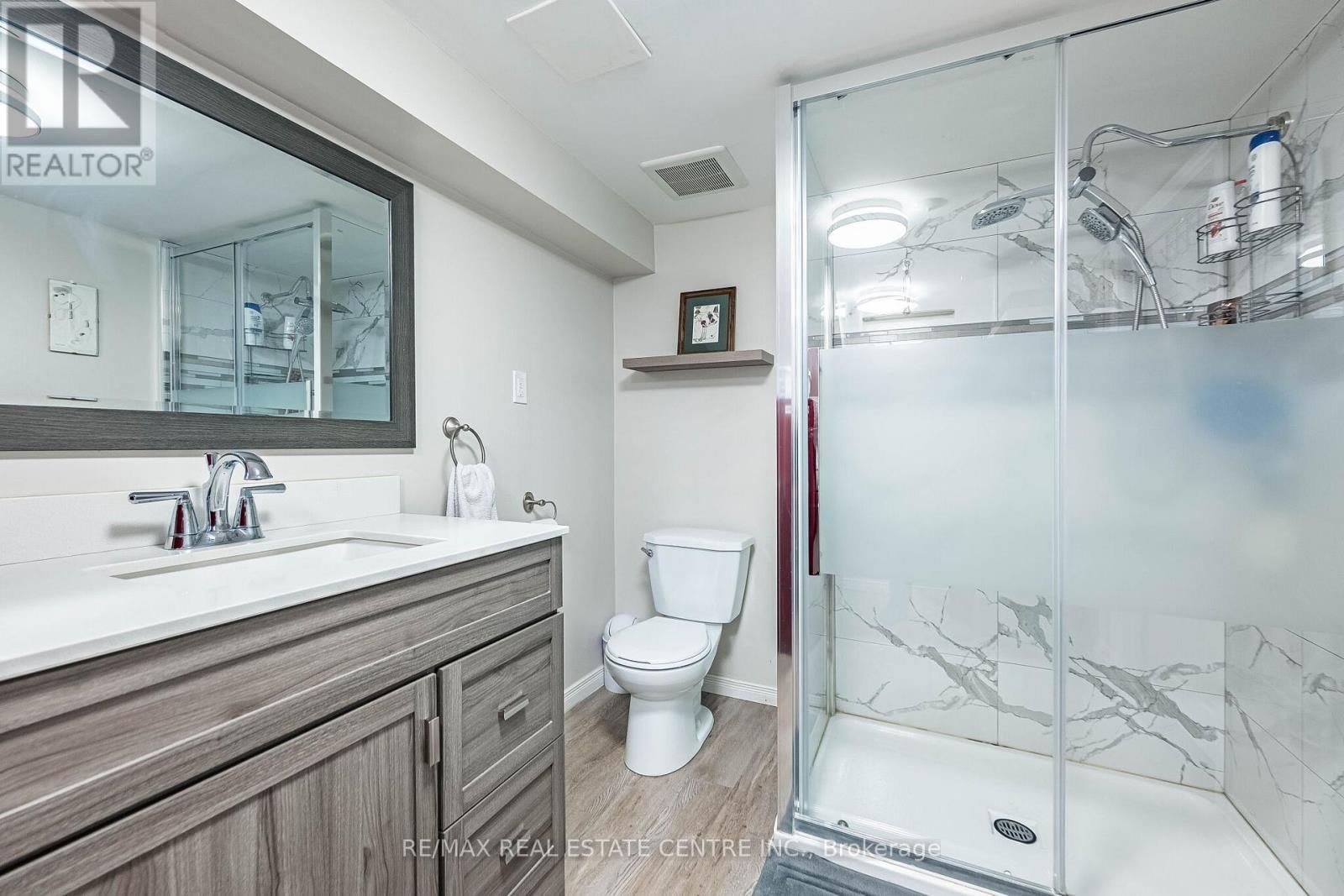 40 ELLIS CRESCENT NORTH Image 35