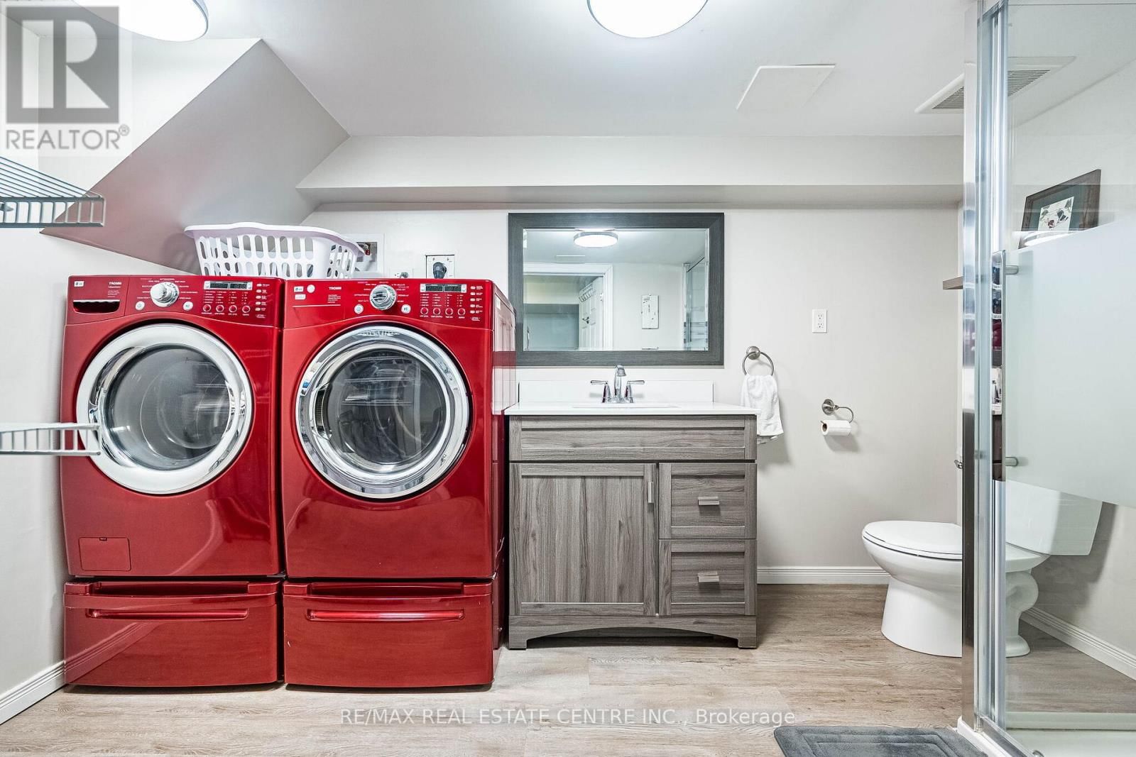 40 ELLIS CRESCENT NORTH Image 36