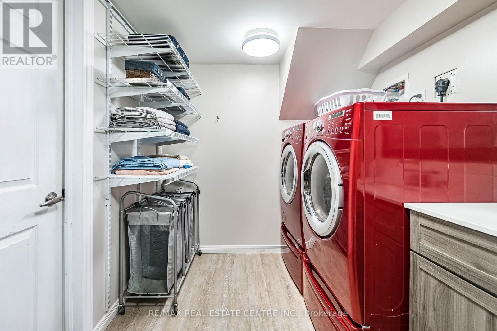 40 ELLIS CRESCENT NORTH Image 37