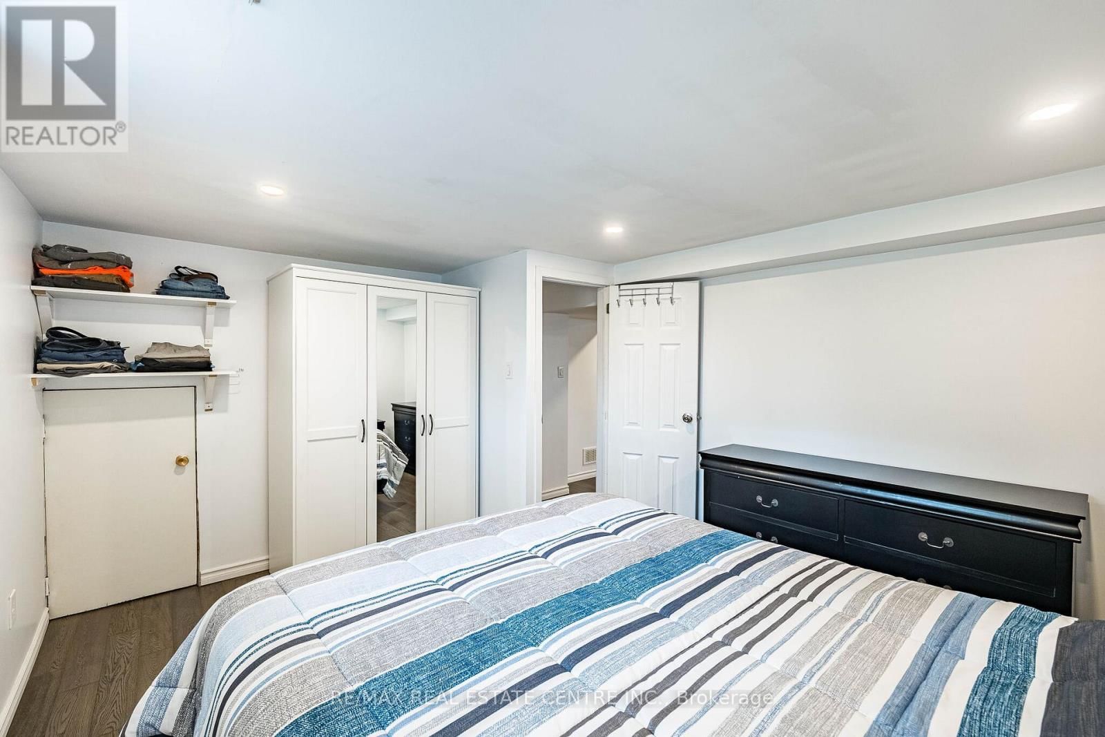 40 ELLIS CRESCENT NORTH Image 39