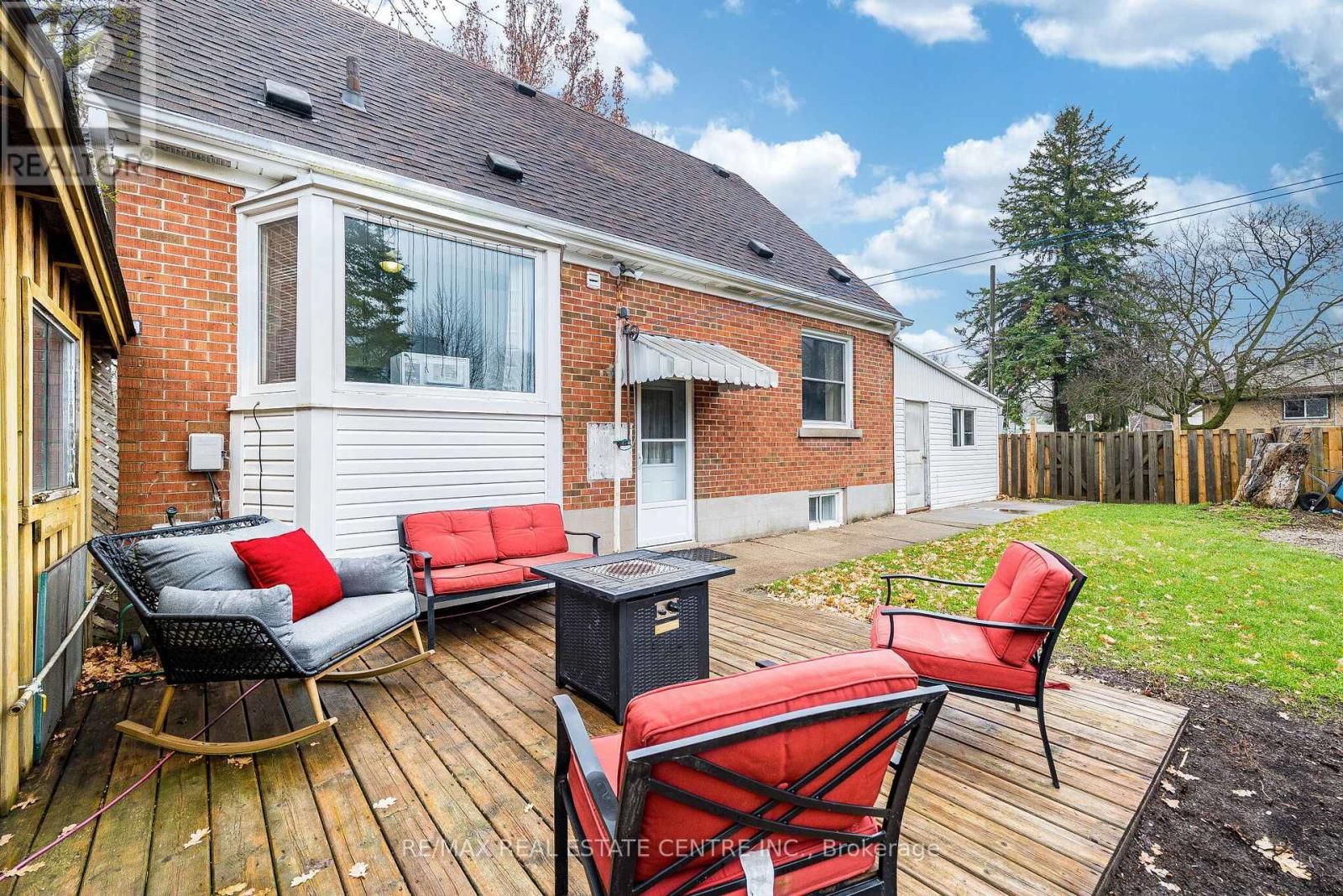 40 ELLIS CRESCENT NORTH Image 43