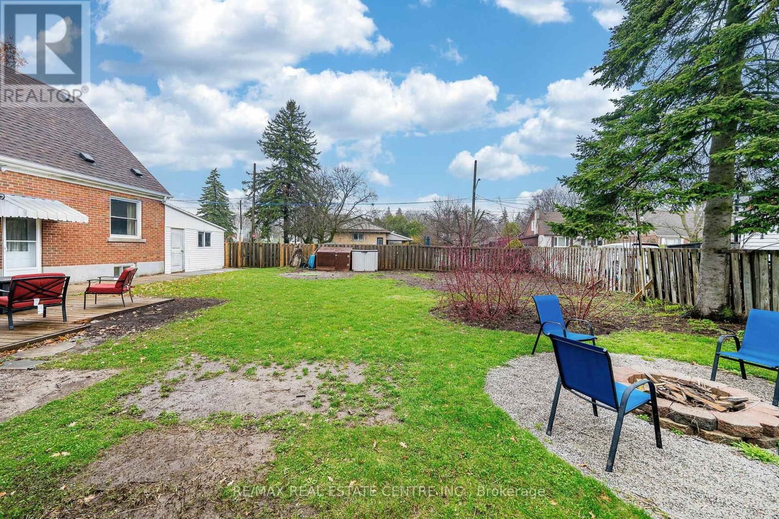 40 ELLIS CRESCENT NORTH Image 45