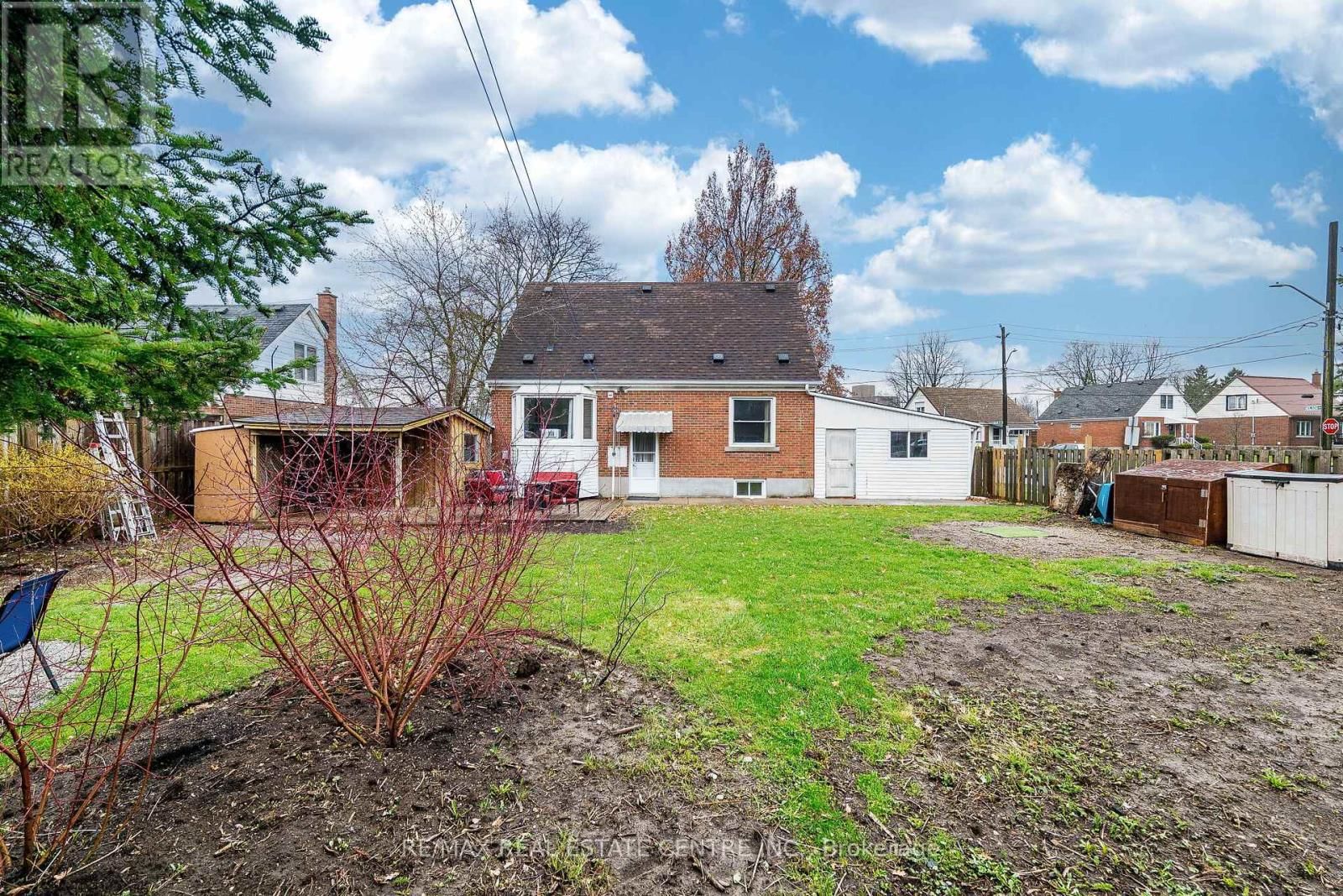 40 ELLIS CRESCENT NORTH Image 47