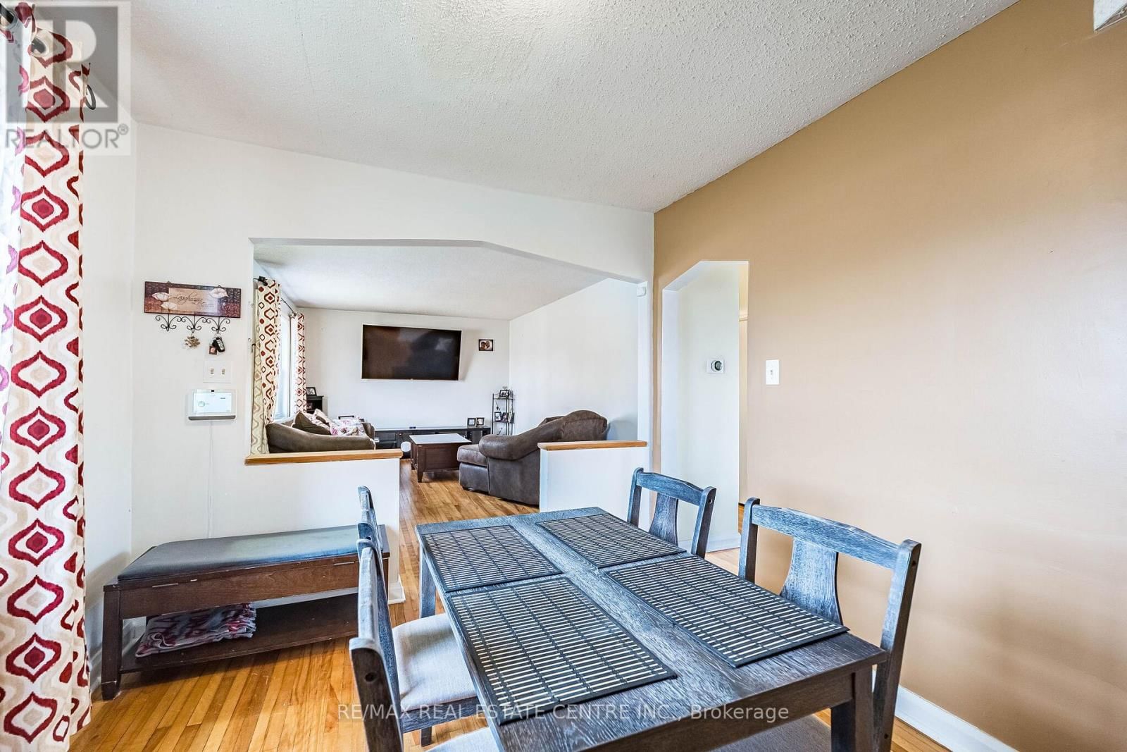 40 ELLIS CRESCENT NORTH Image 9