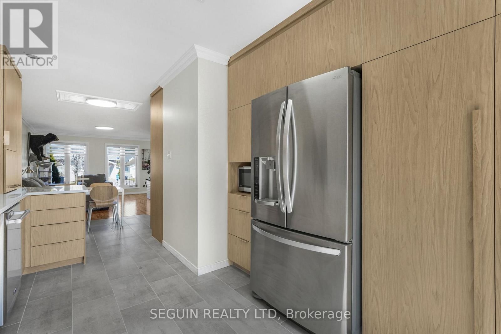 77 RICHARD STREET Image 14