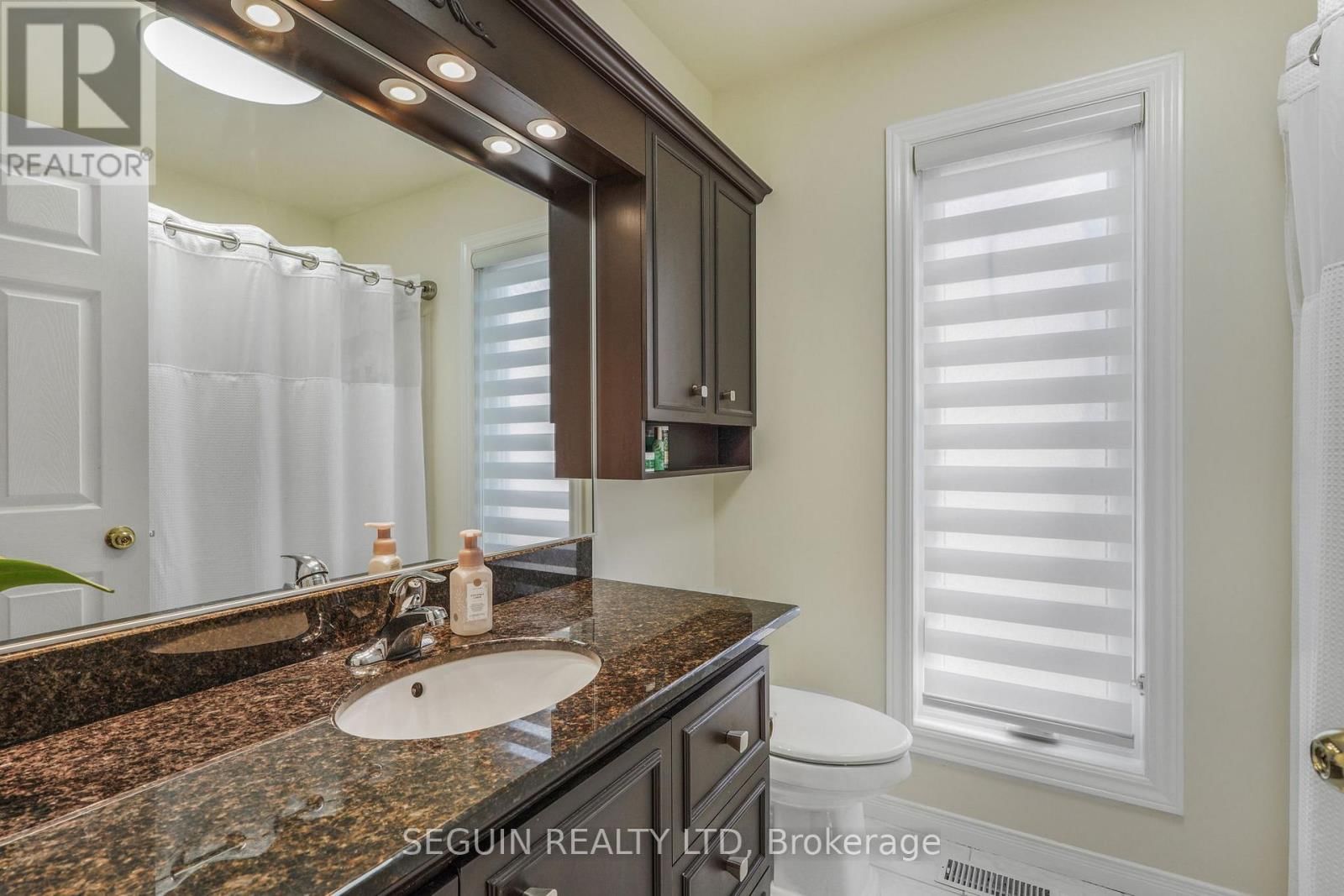 77 RICHARD STREET Image 17