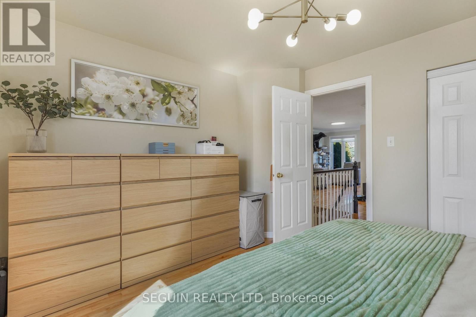 77 RICHARD STREET Image 19