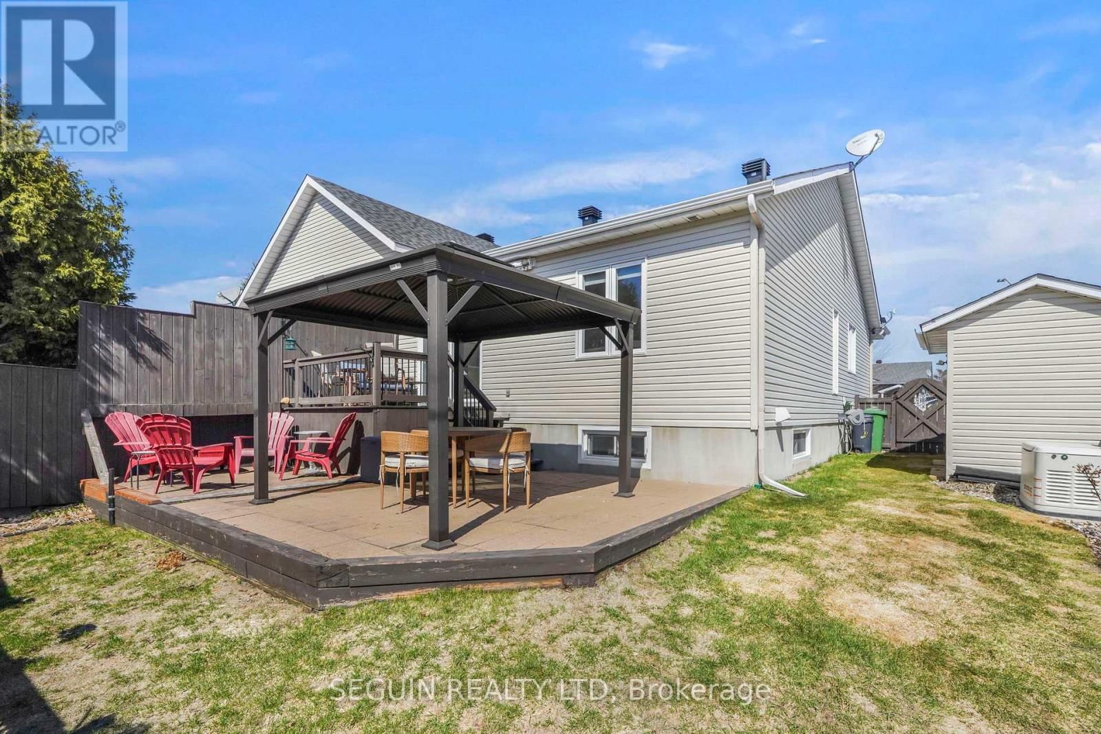 77 RICHARD STREET Image 28