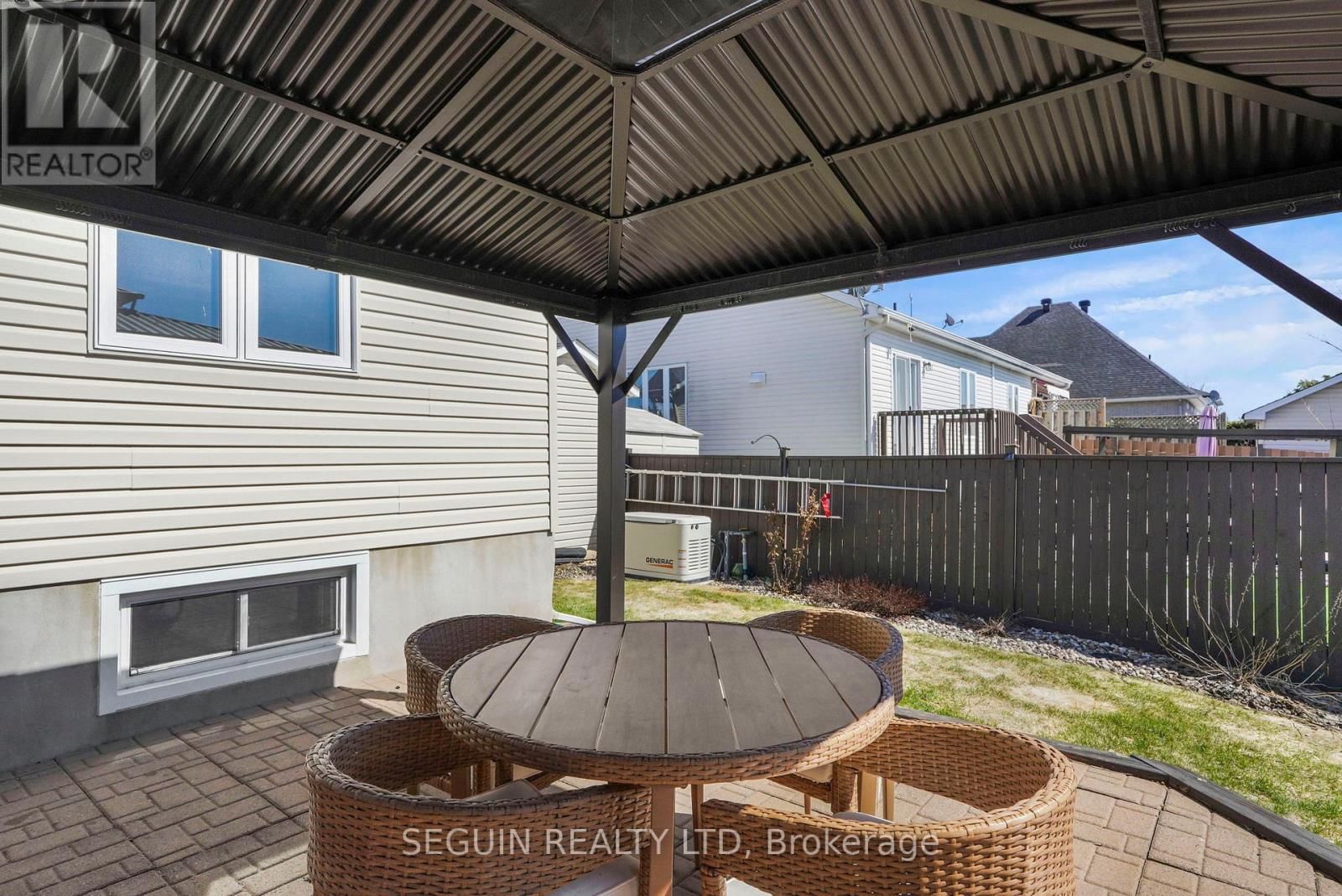 77 RICHARD STREET Image 30