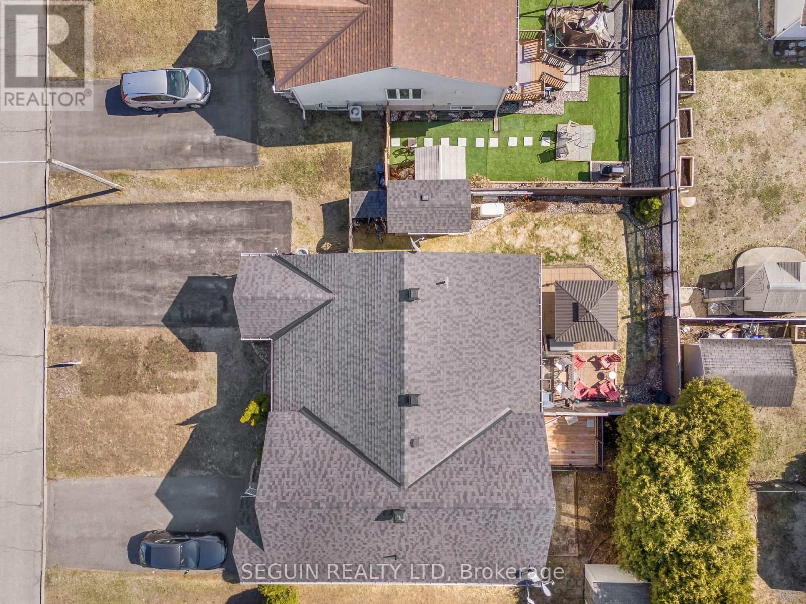 77 RICHARD STREET Image 32