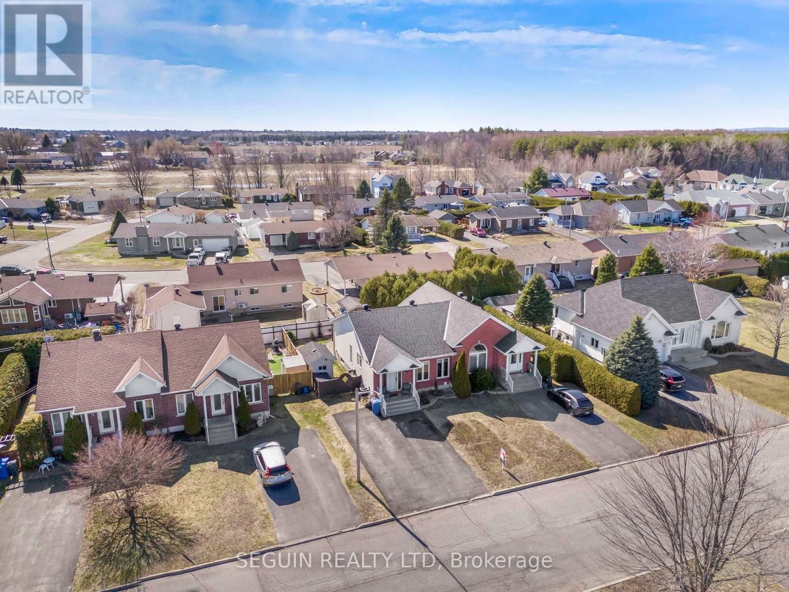 77 RICHARD STREET Image 4