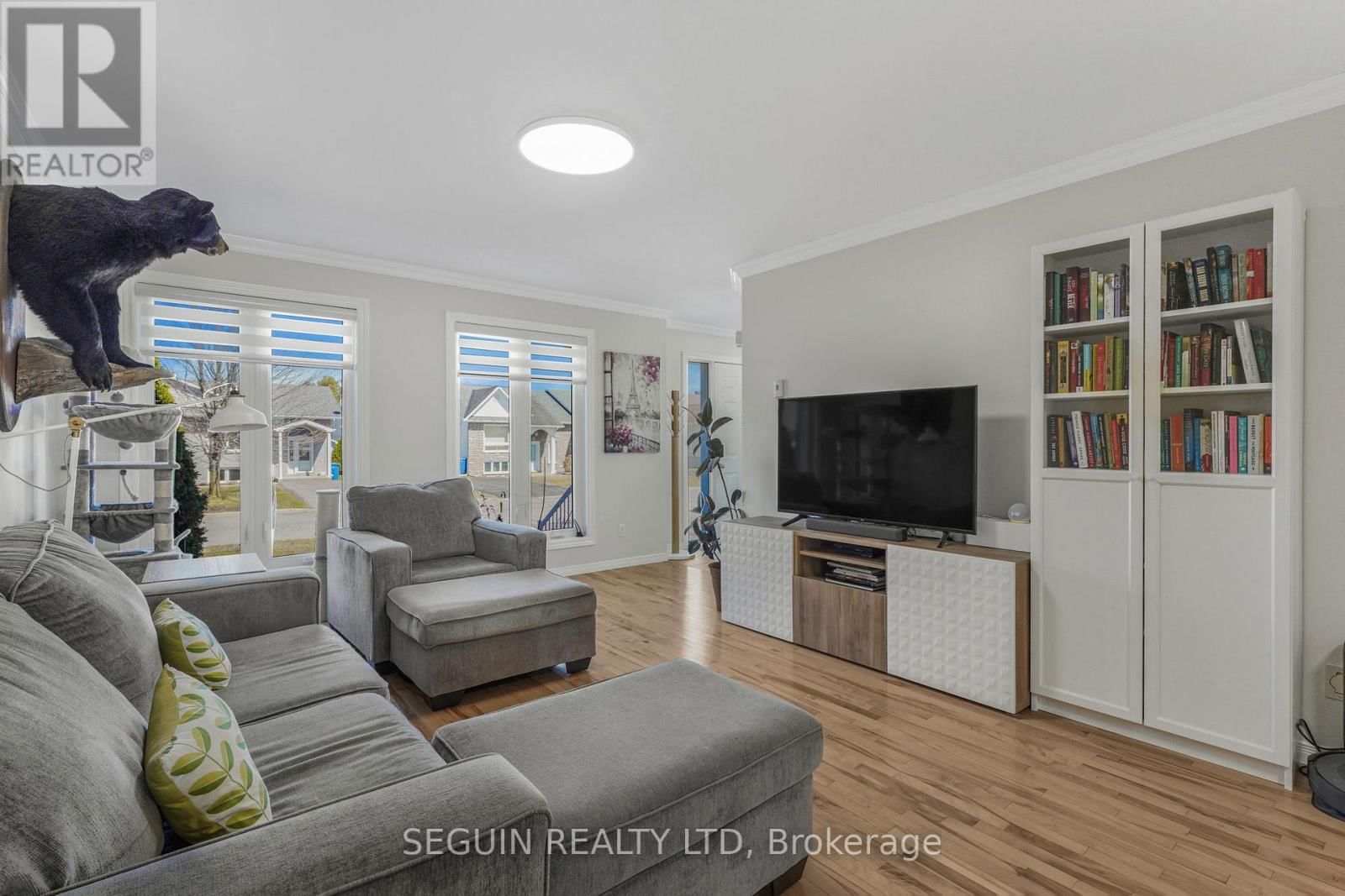 77 RICHARD STREET Image 8