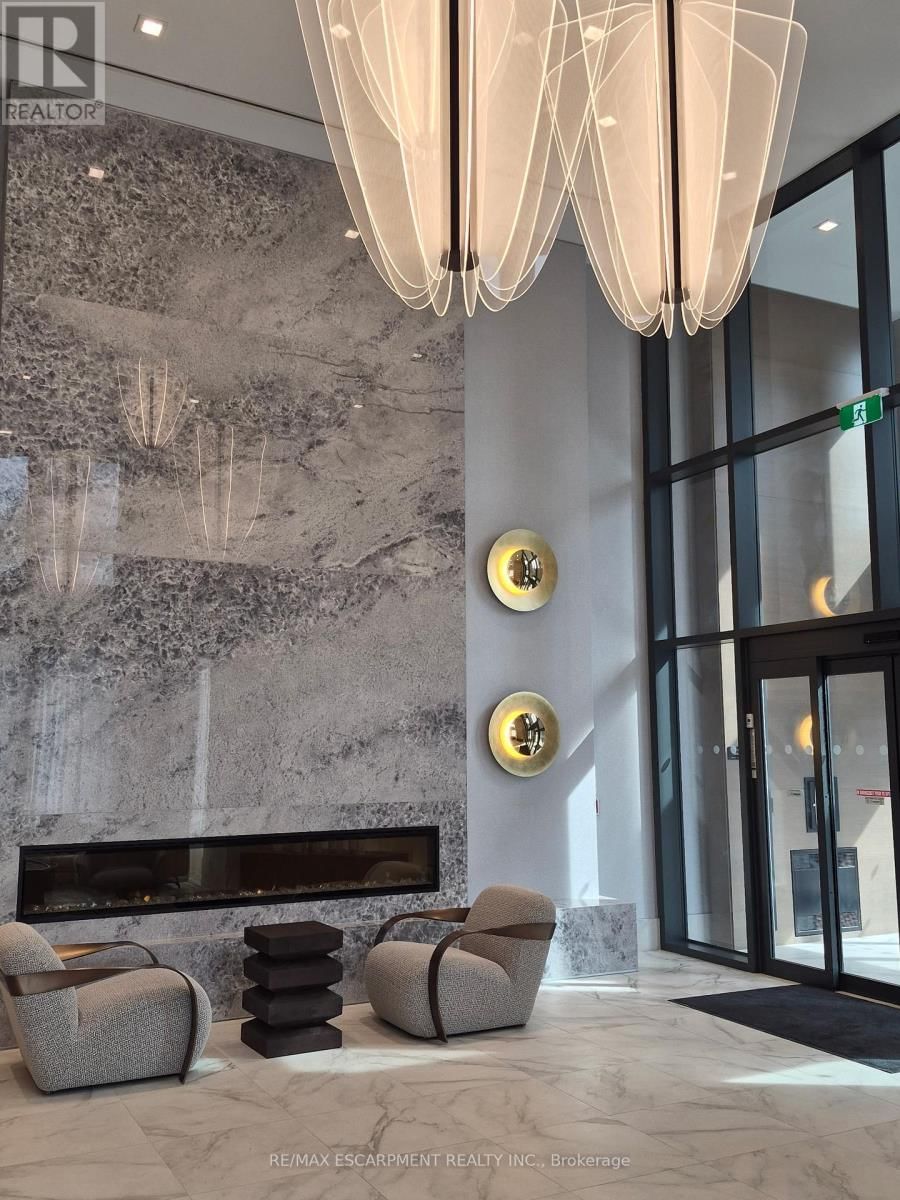 818 - 75 JAMES STREET SOUTH Image 2