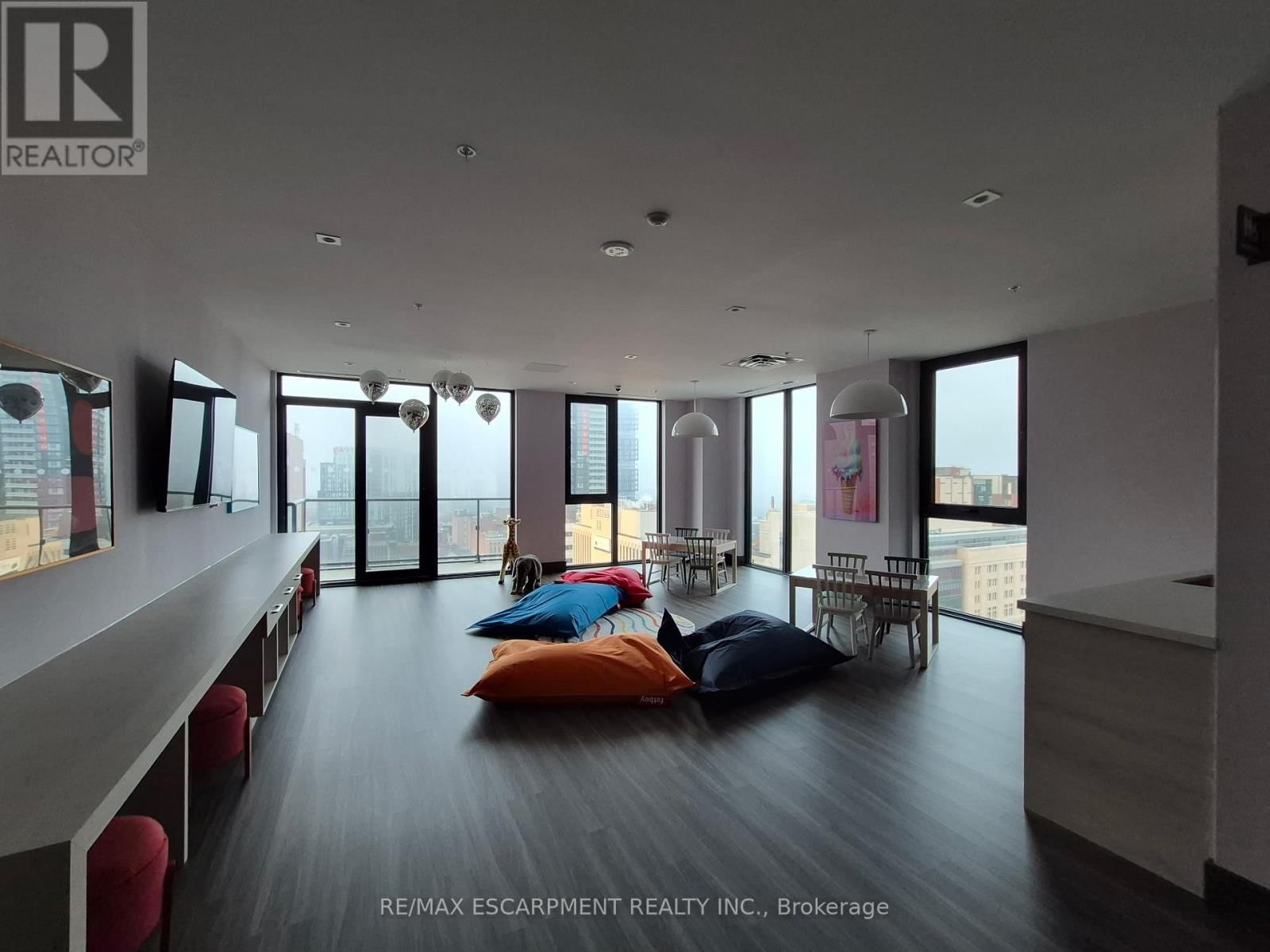 818 - 75 JAMES STREET SOUTH Image 27