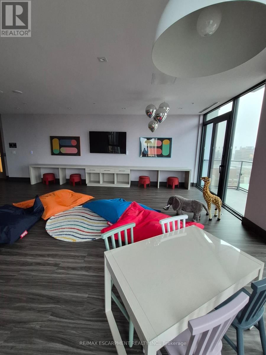 818 - 75 JAMES STREET SOUTH Image 28