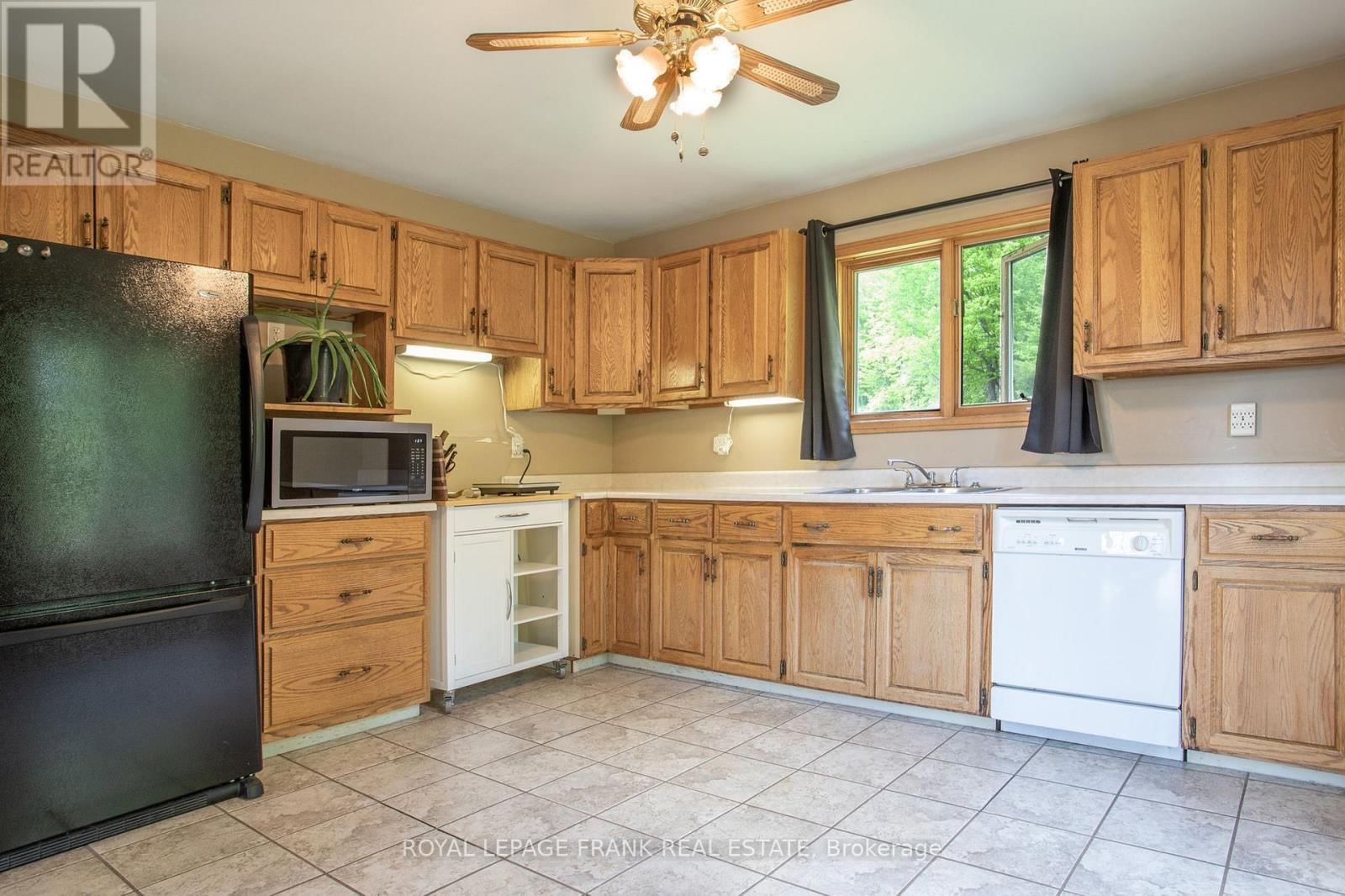 884 CENTRE LINE ROAD Image 14