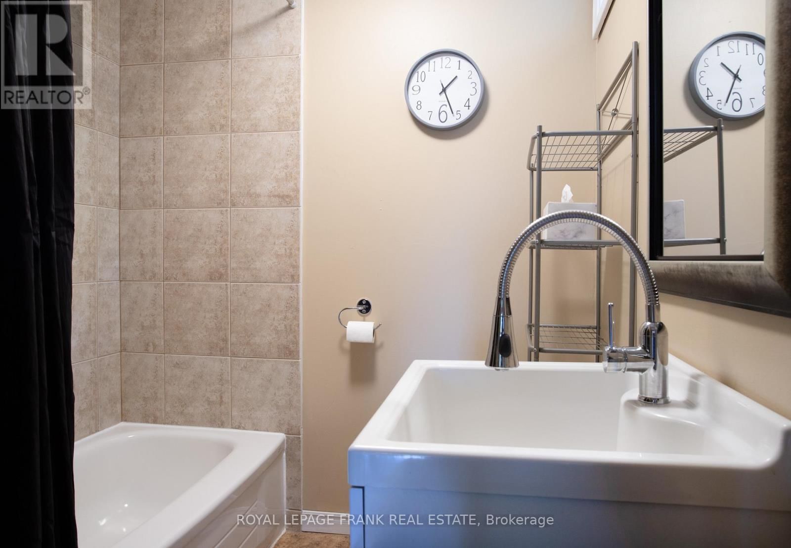 884 CENTRE LINE ROAD Image 26