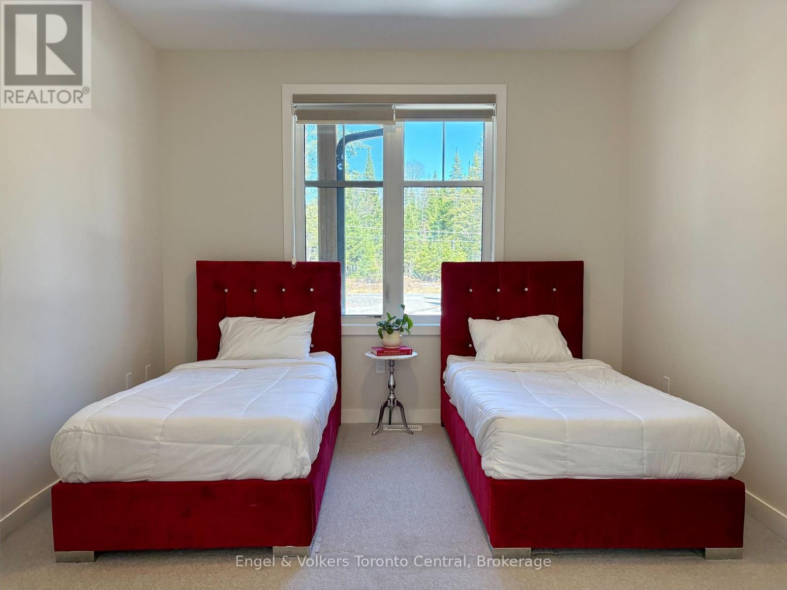 39 - 1050 GREENSVIEW DRIVE Image 11