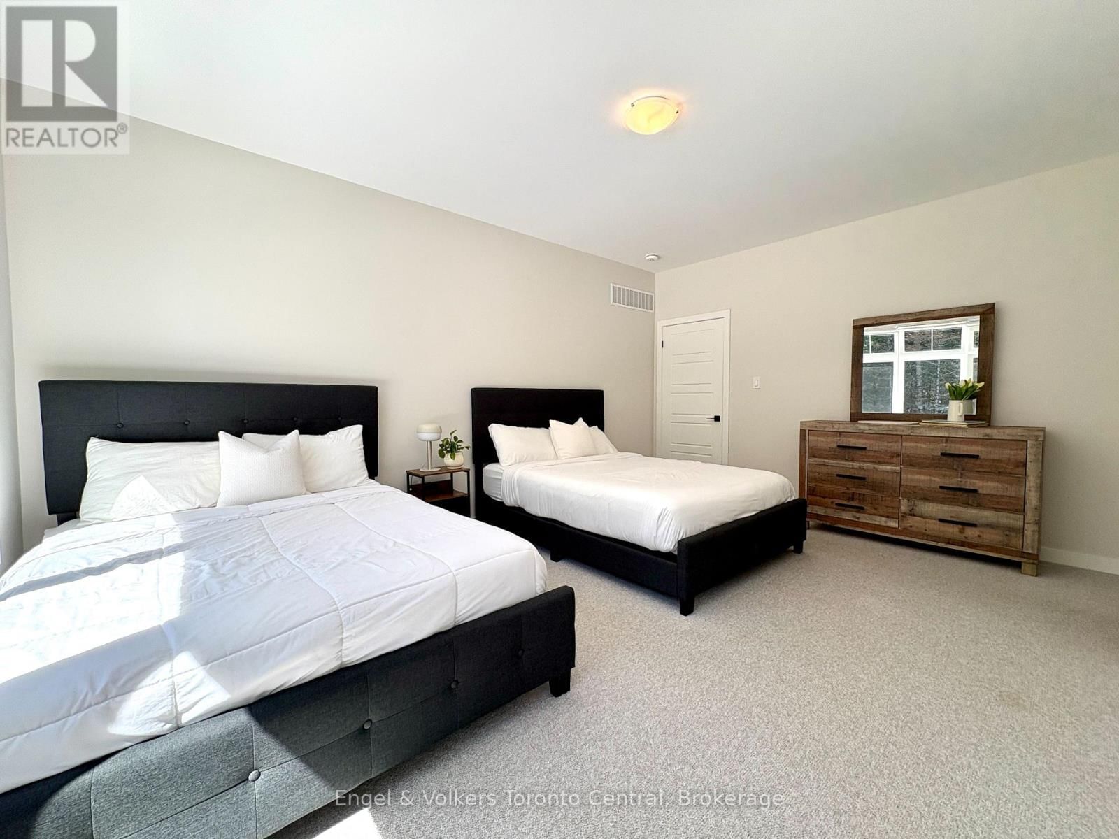 39 - 1050 GREENSVIEW DRIVE Image 12