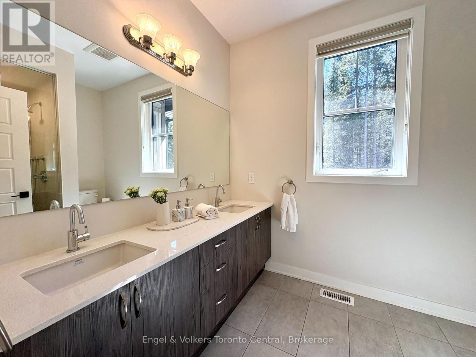 39 - 1050 GREENSVIEW DRIVE Image 15