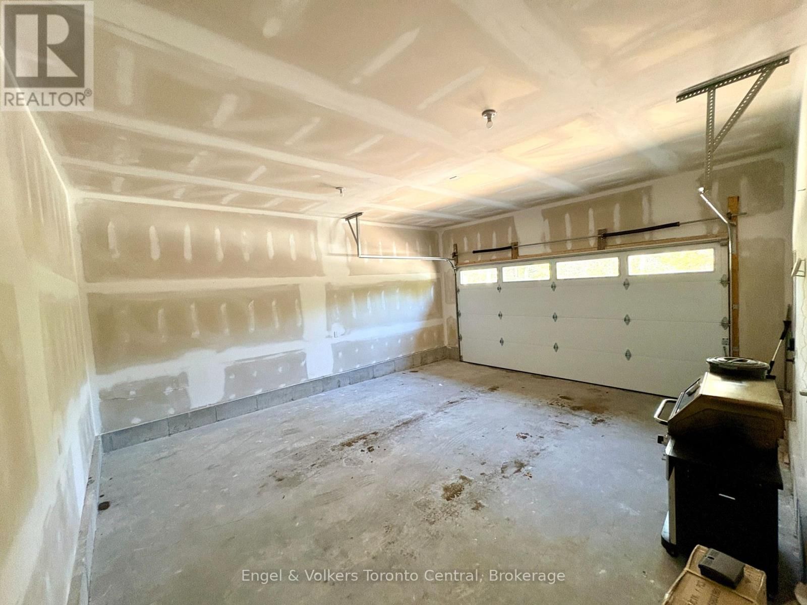 39 - 1050 GREENSVIEW DRIVE Image 19