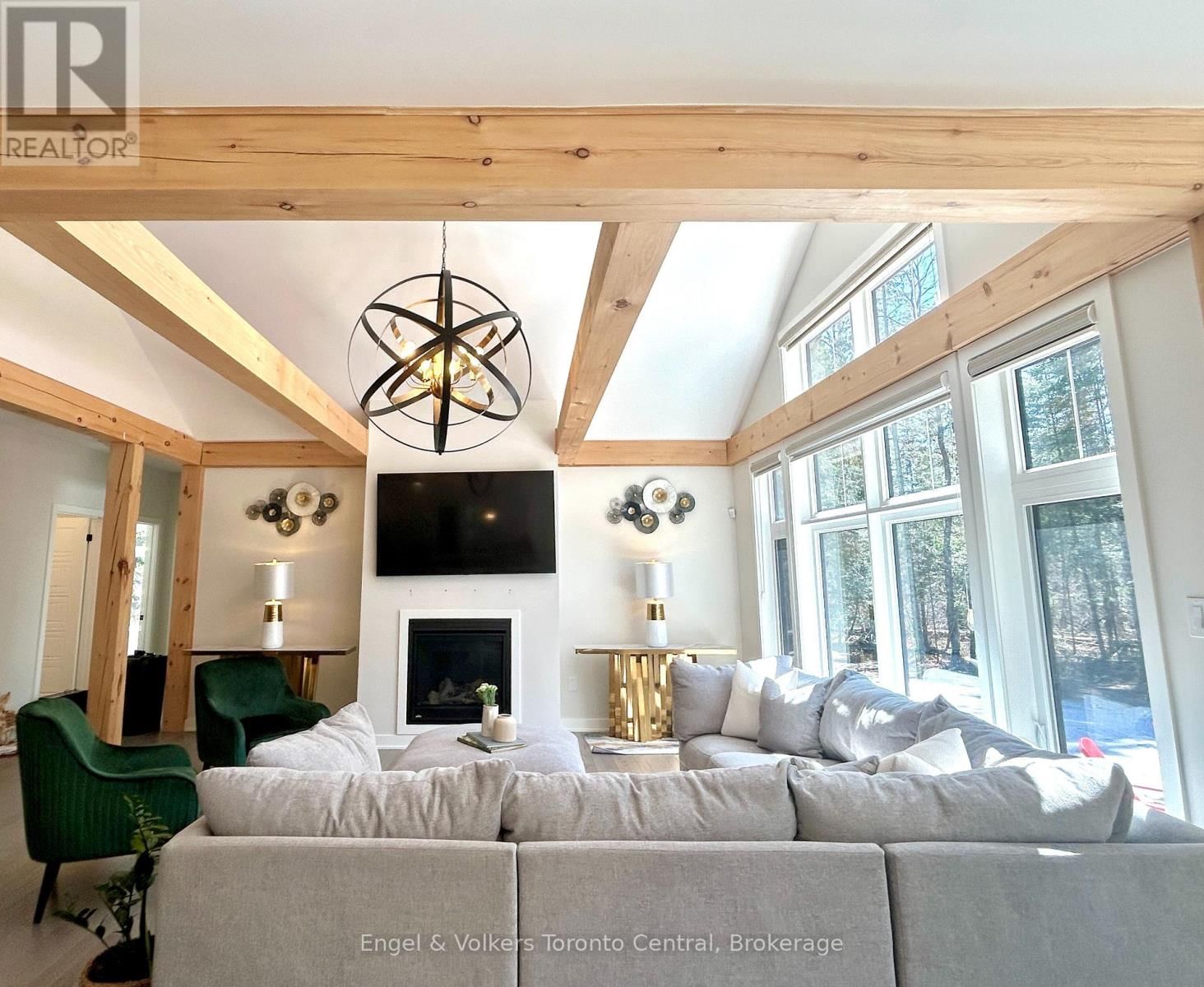 39 - 1050 GREENSVIEW DRIVE Image 3