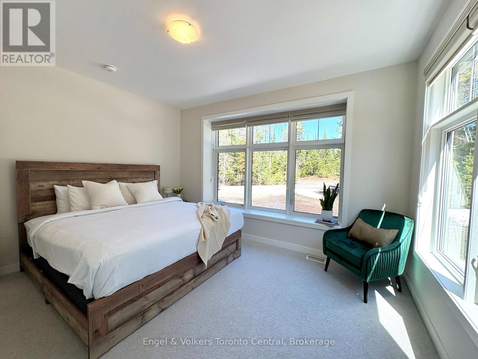 39 - 1050 GREENSVIEW DRIVE Image 8