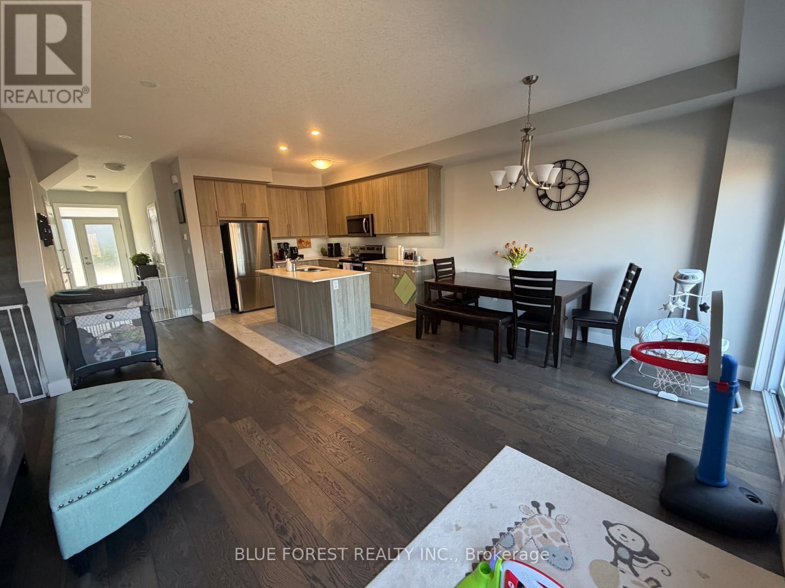 126 - 177 EDGEVALLEY ROAD Image 3