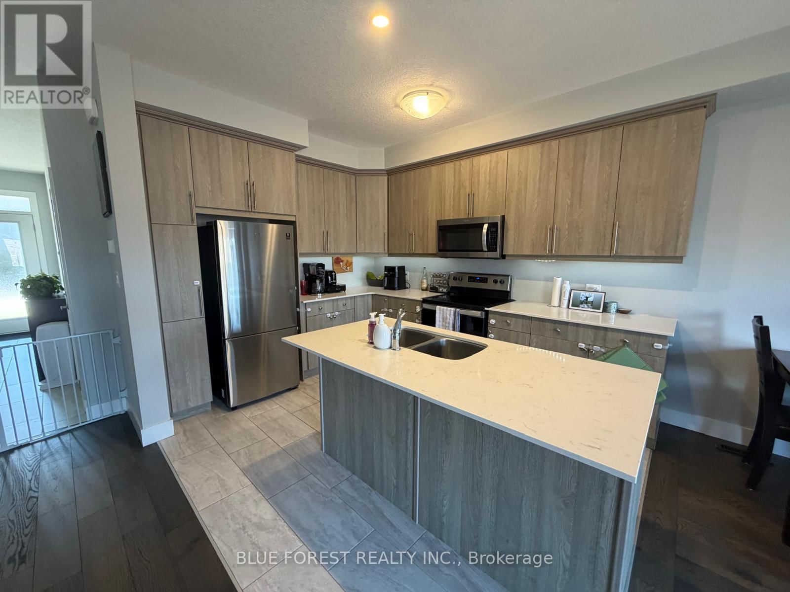 126 - 177 EDGEVALLEY ROAD Image 4