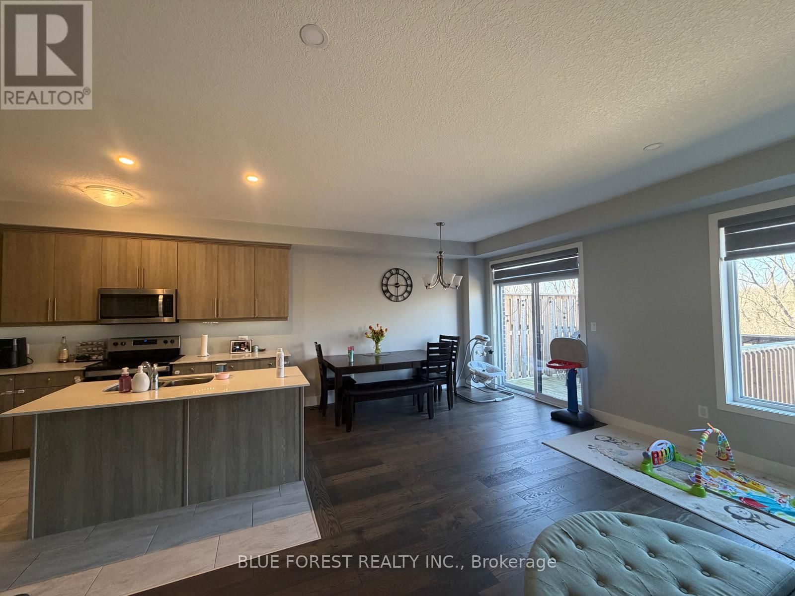 126 - 177 EDGEVALLEY ROAD Image 8