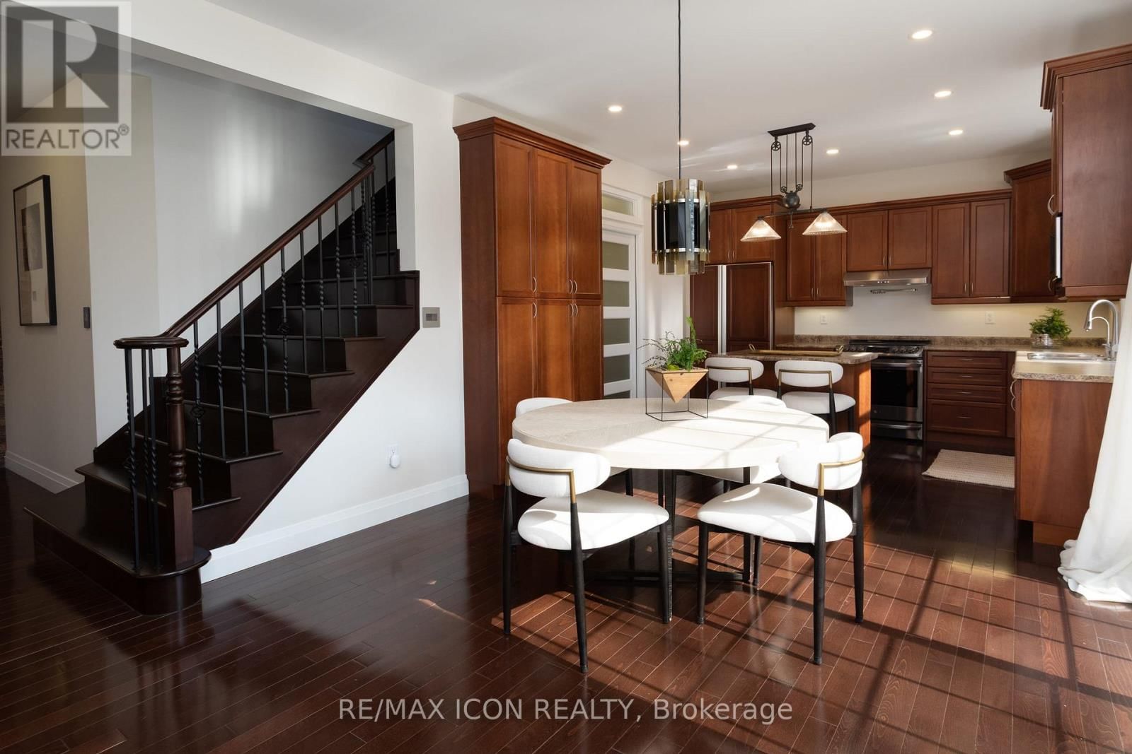 103 GLAZEBROOK CRESCENT Image 10