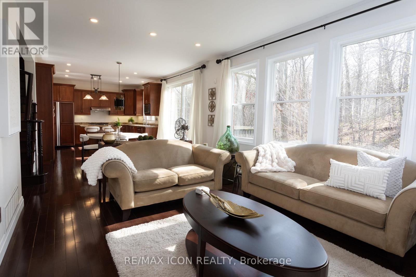 103 GLAZEBROOK CRESCENT Image 11