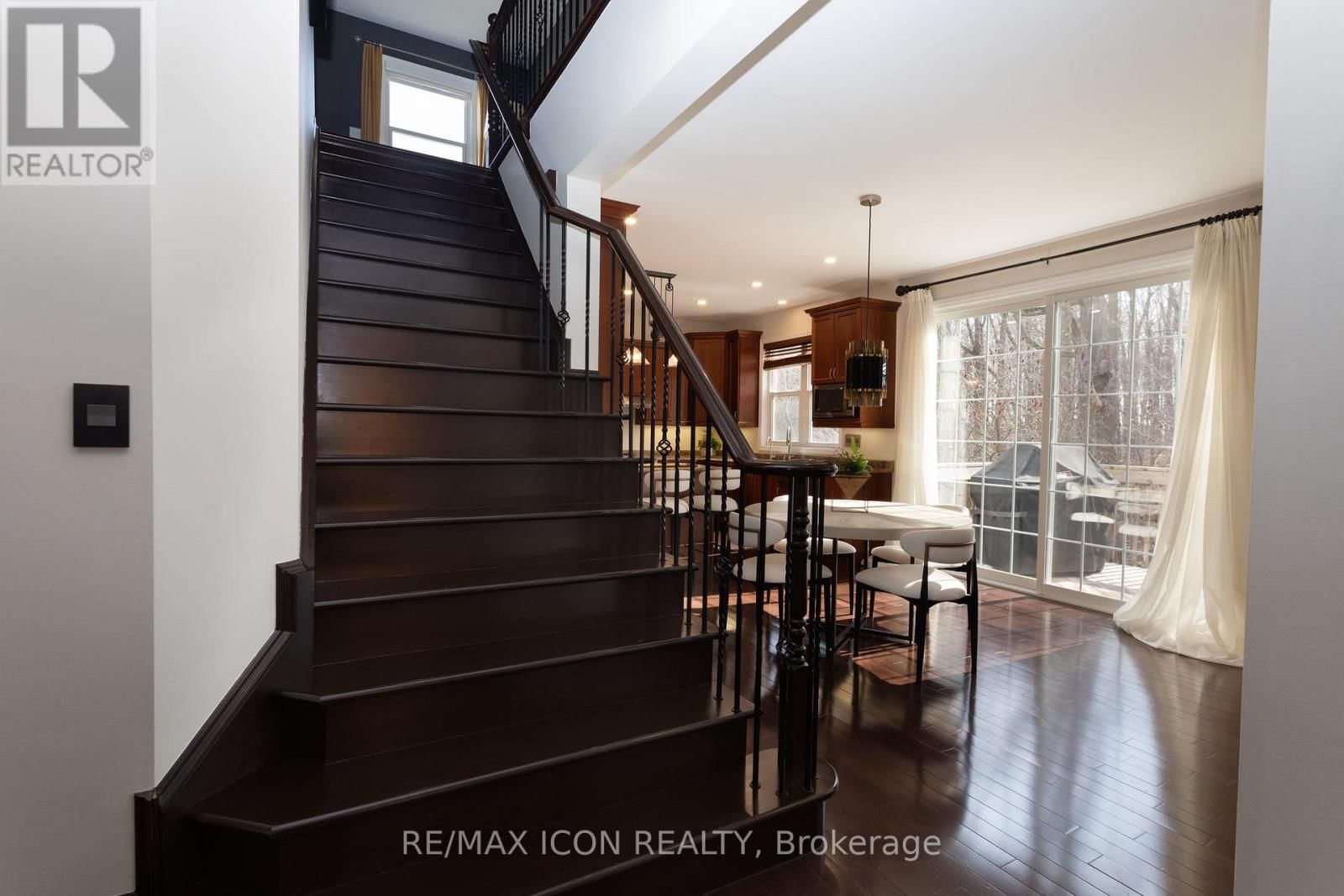 103 GLAZEBROOK CRESCENT Image 12