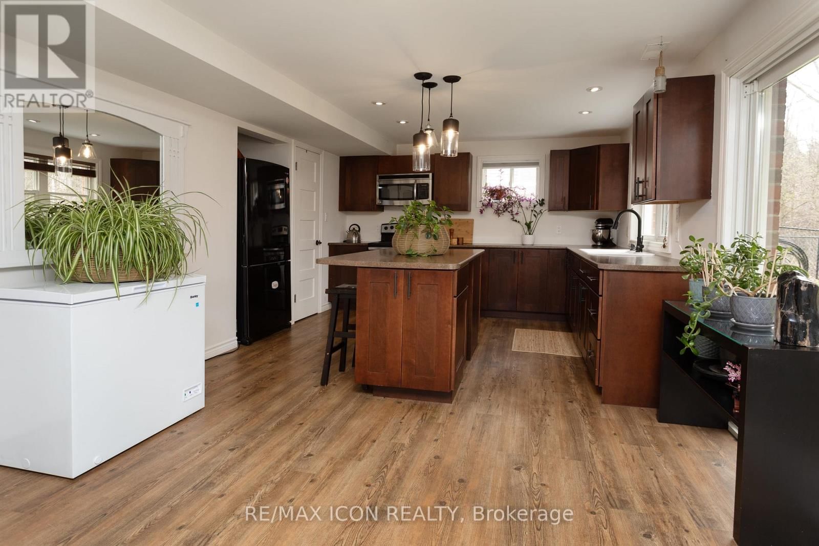 103 GLAZEBROOK CRESCENT Image 22