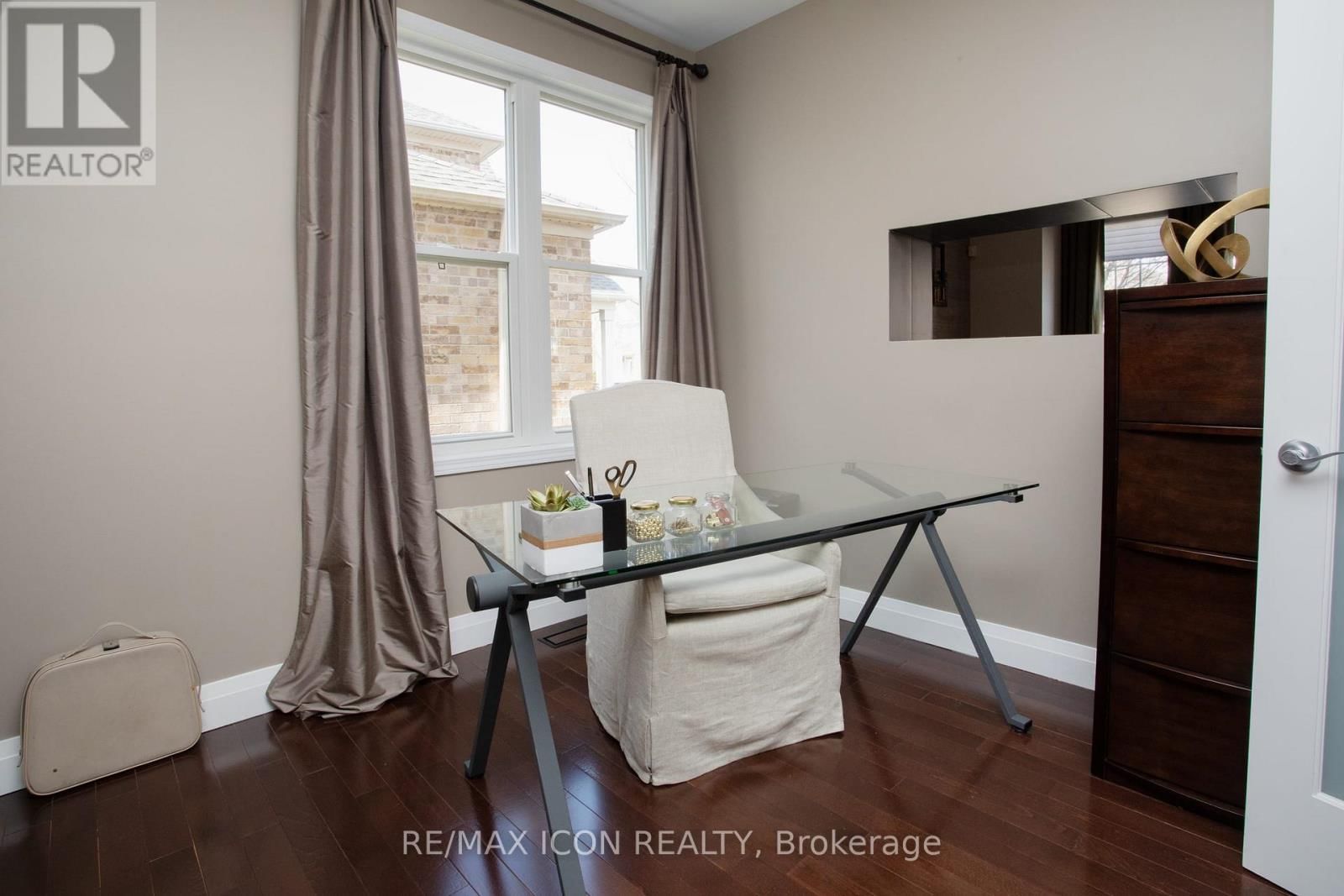 103 GLAZEBROOK CRESCENT Image 3