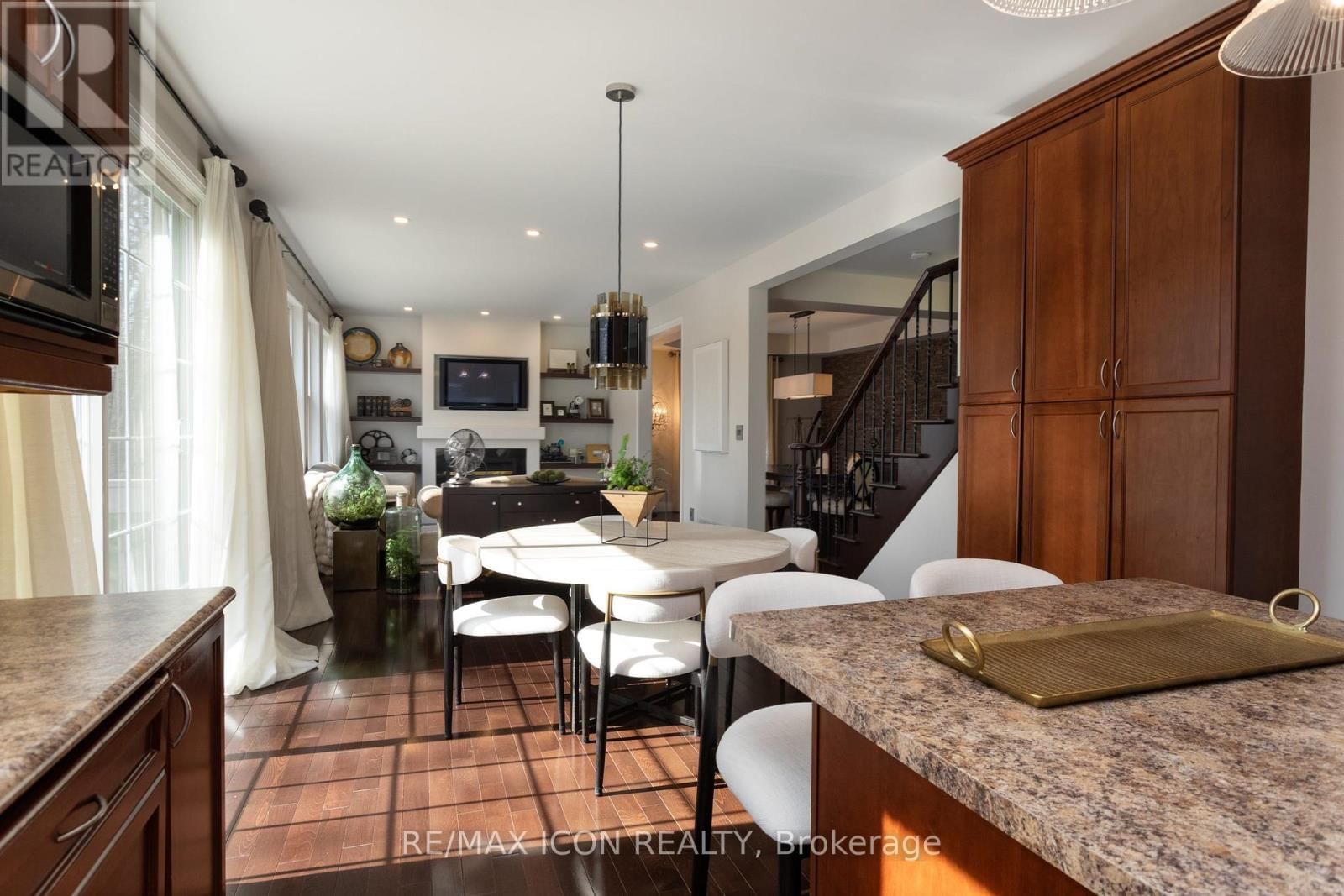 103 GLAZEBROOK CRESCENT Image 8