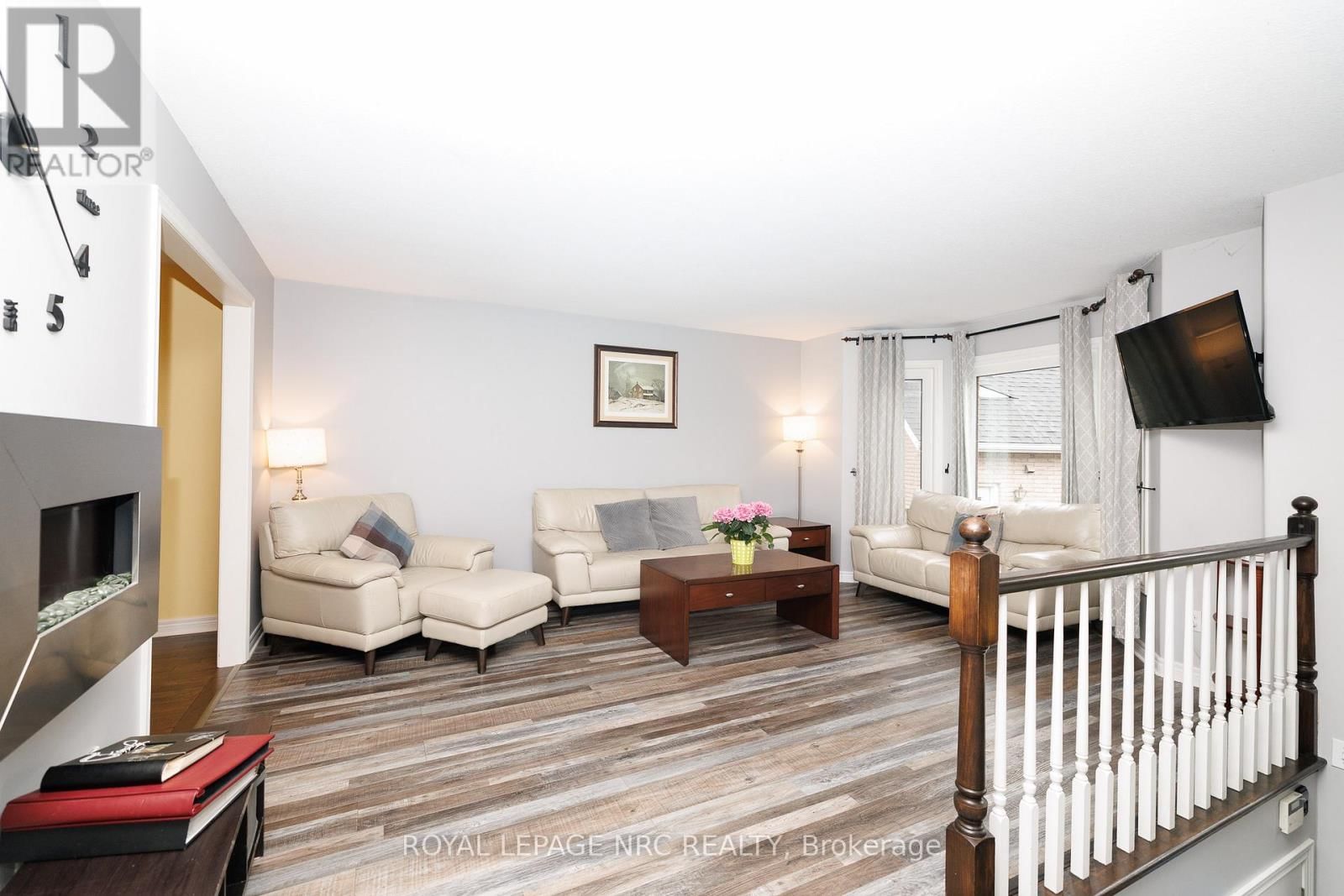 2343 JESSIE CRESCENT Image 11