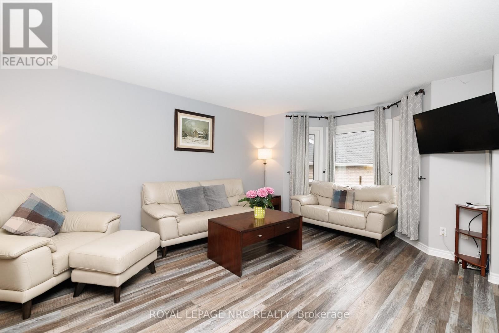 2343 JESSIE CRESCENT Image 12