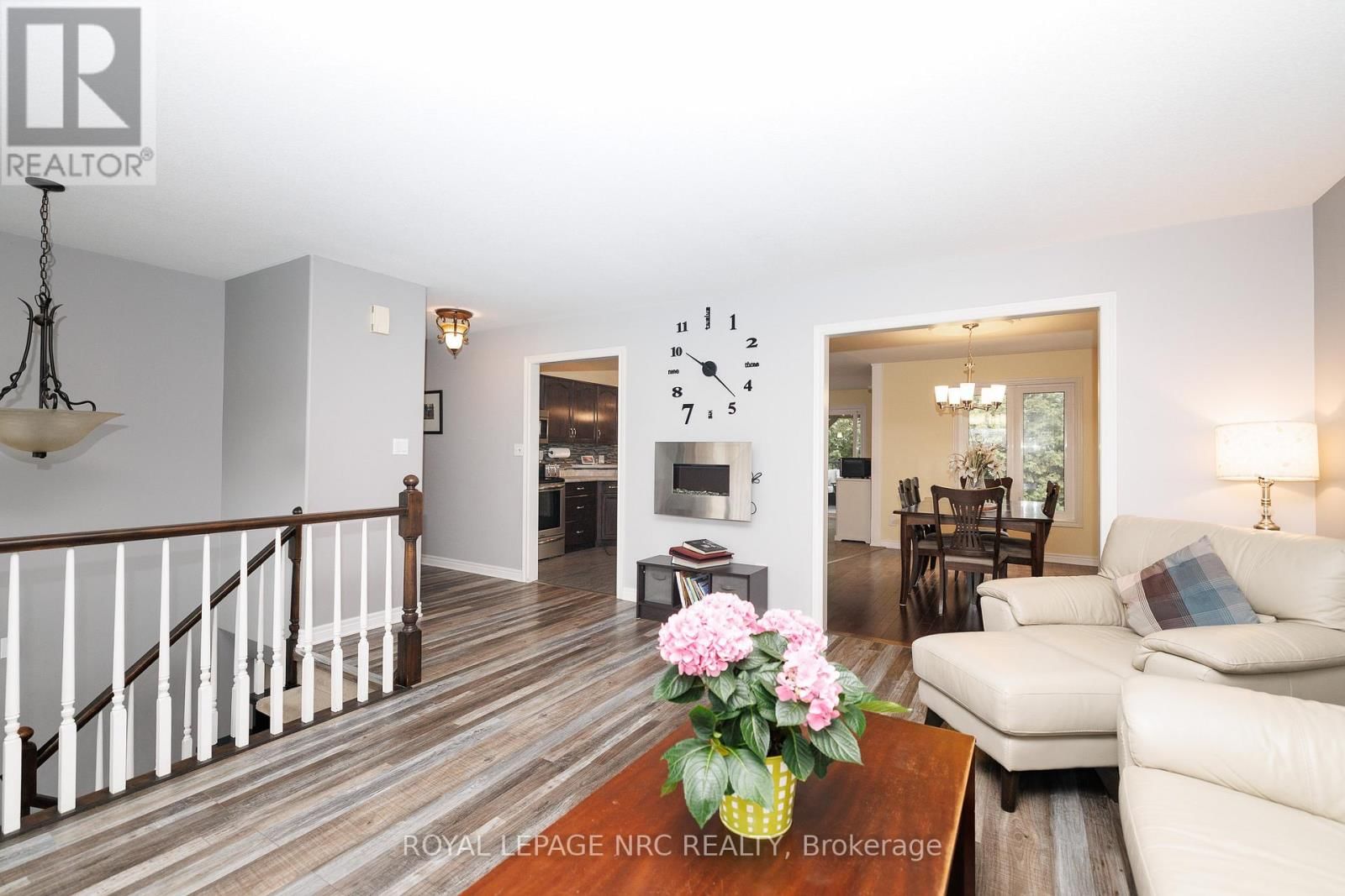 2343 JESSIE CRESCENT Image 15