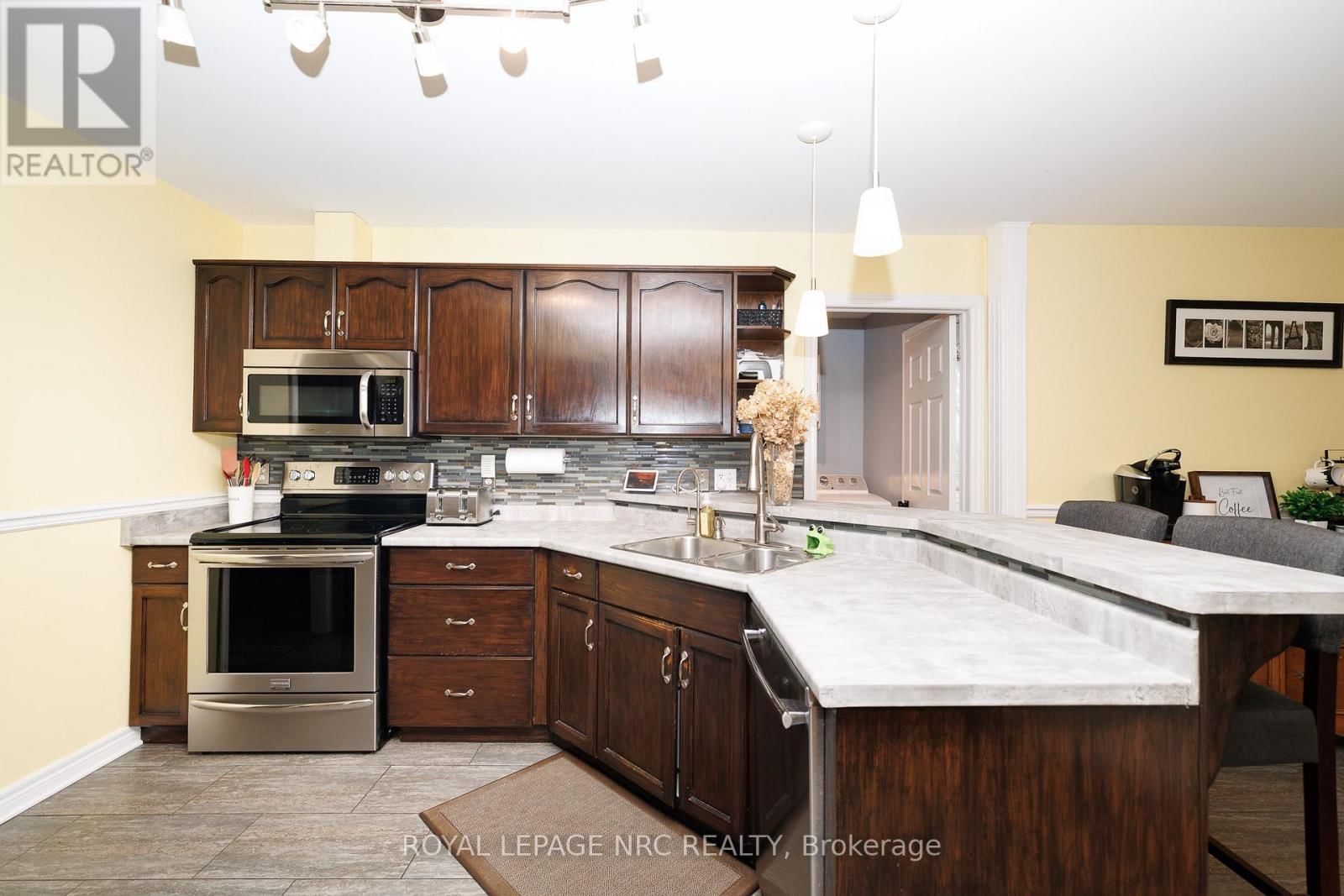 2343 JESSIE CRESCENT Image 17