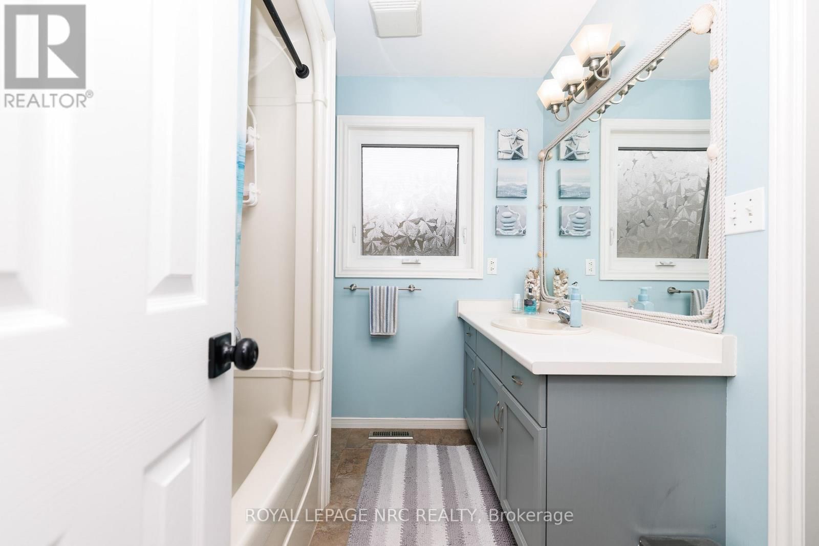 2343 JESSIE CRESCENT Image 30