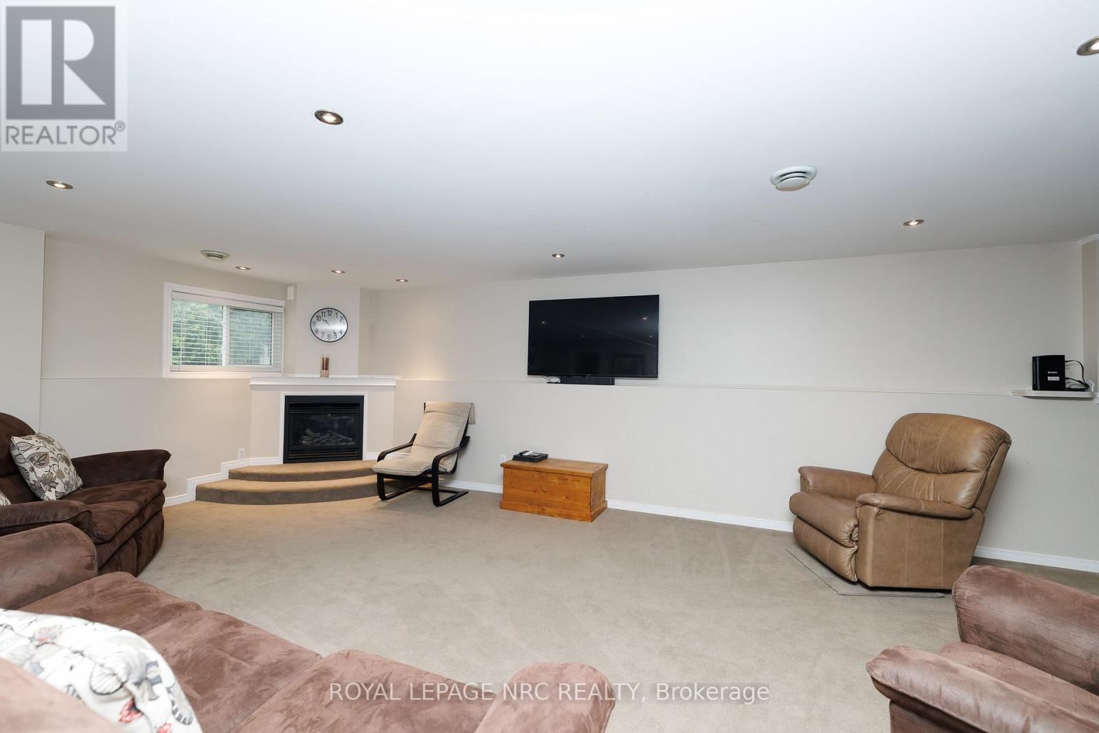 2343 JESSIE CRESCENT Image 31