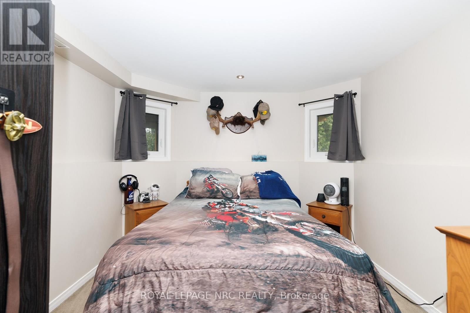 2343 JESSIE CRESCENT Image 36