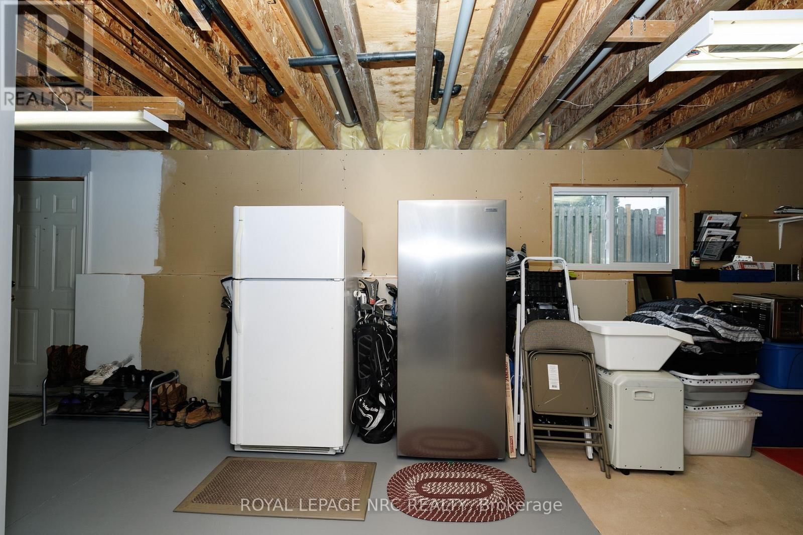 2343 JESSIE CRESCENT Image 40