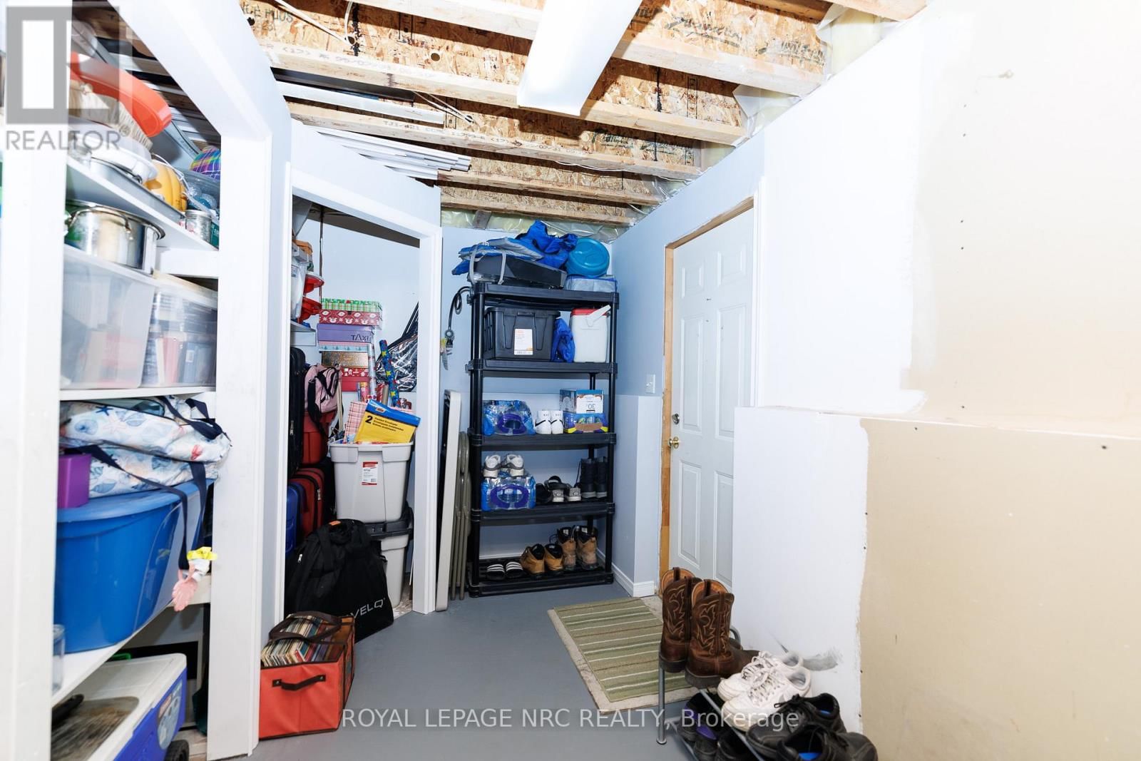 2343 JESSIE CRESCENT Image 42