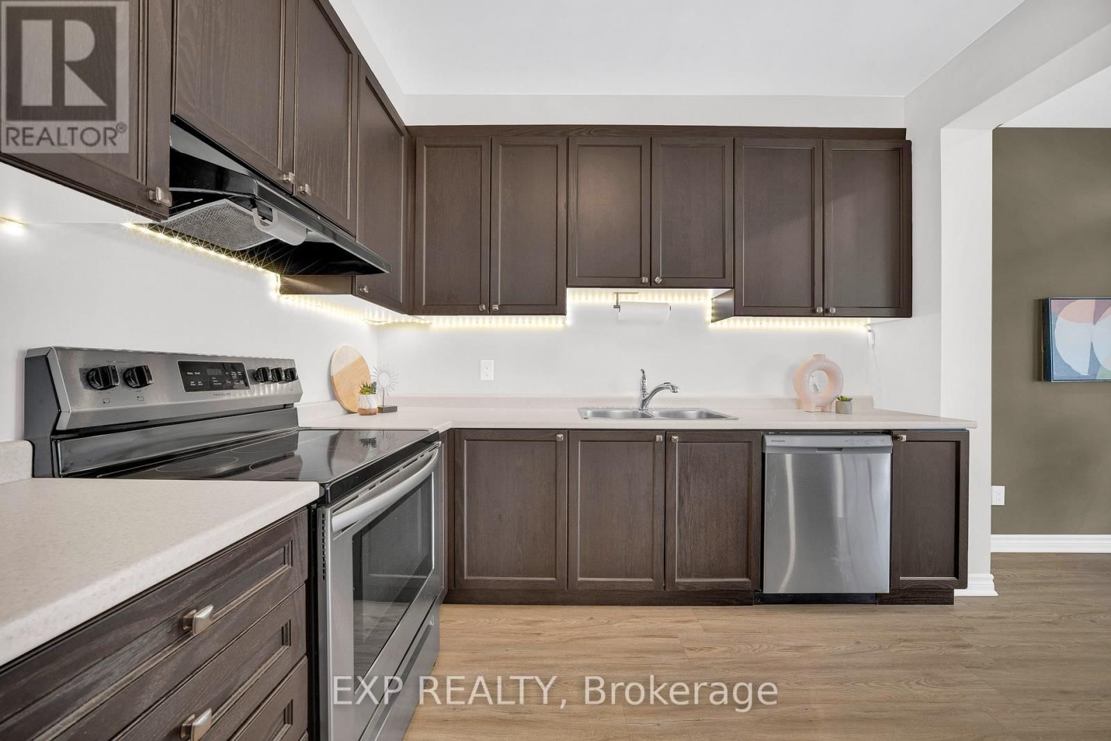 215 MERAK WAY Image 10