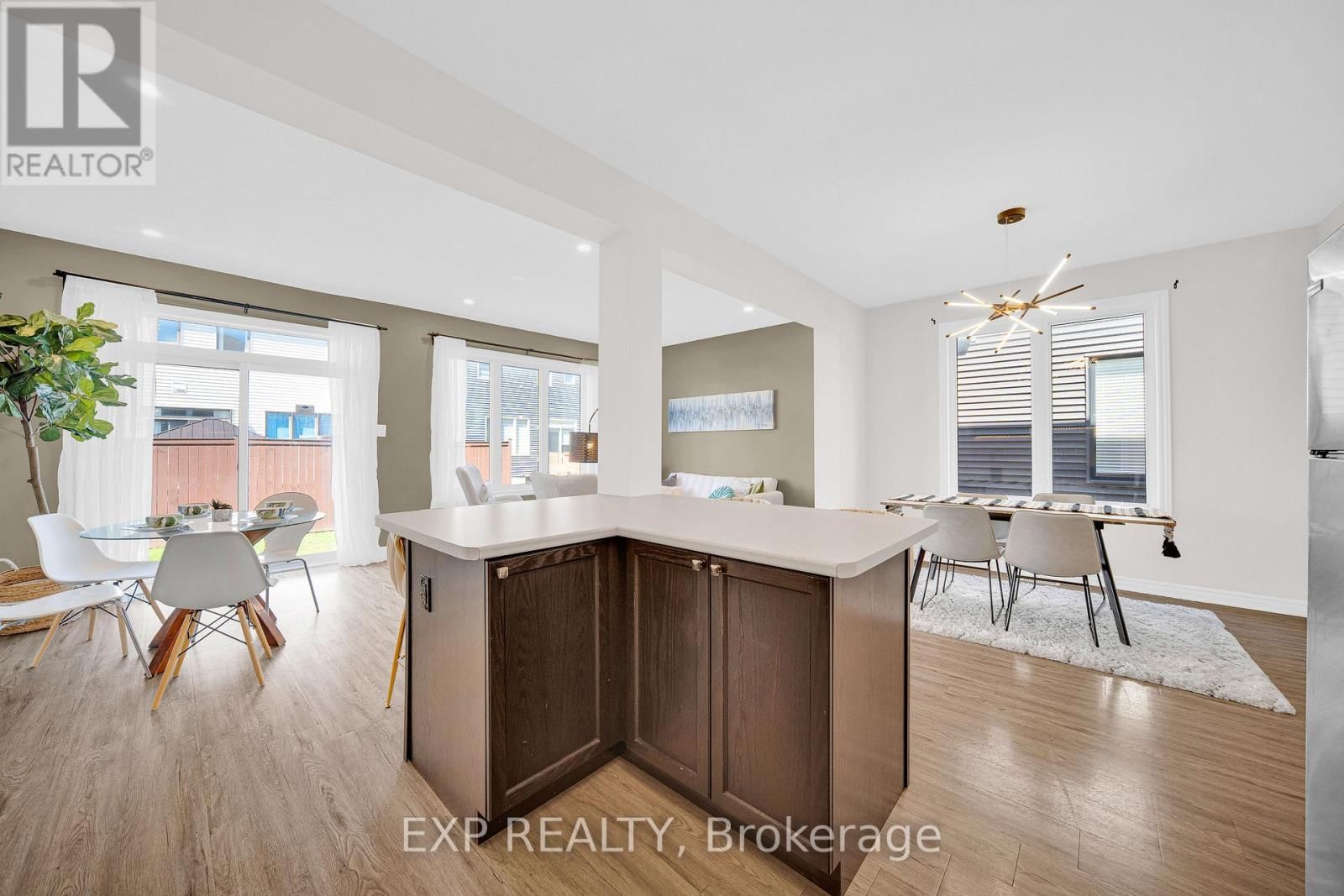 215 MERAK WAY Image 11